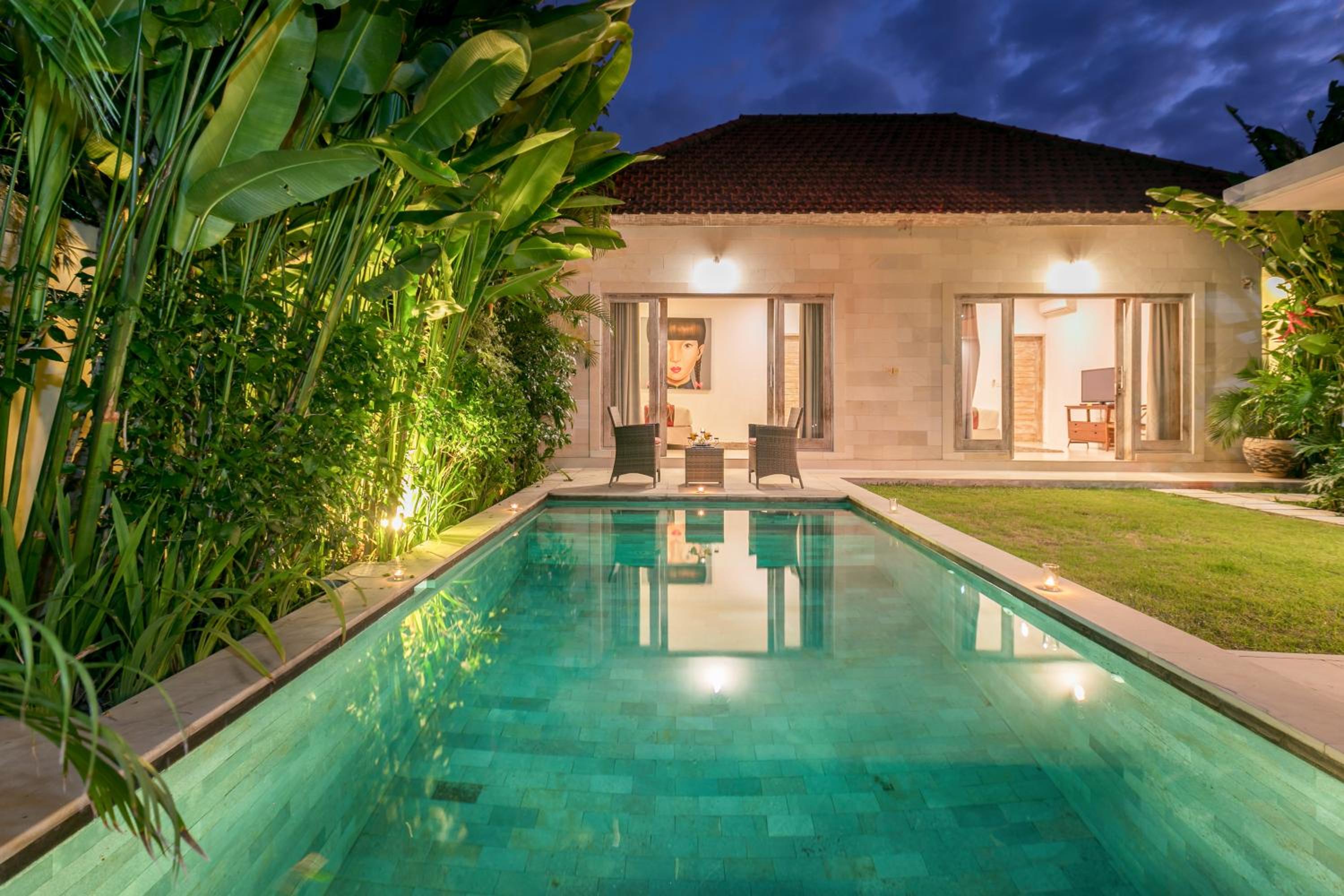 Villa with Private Pool - Photo 37