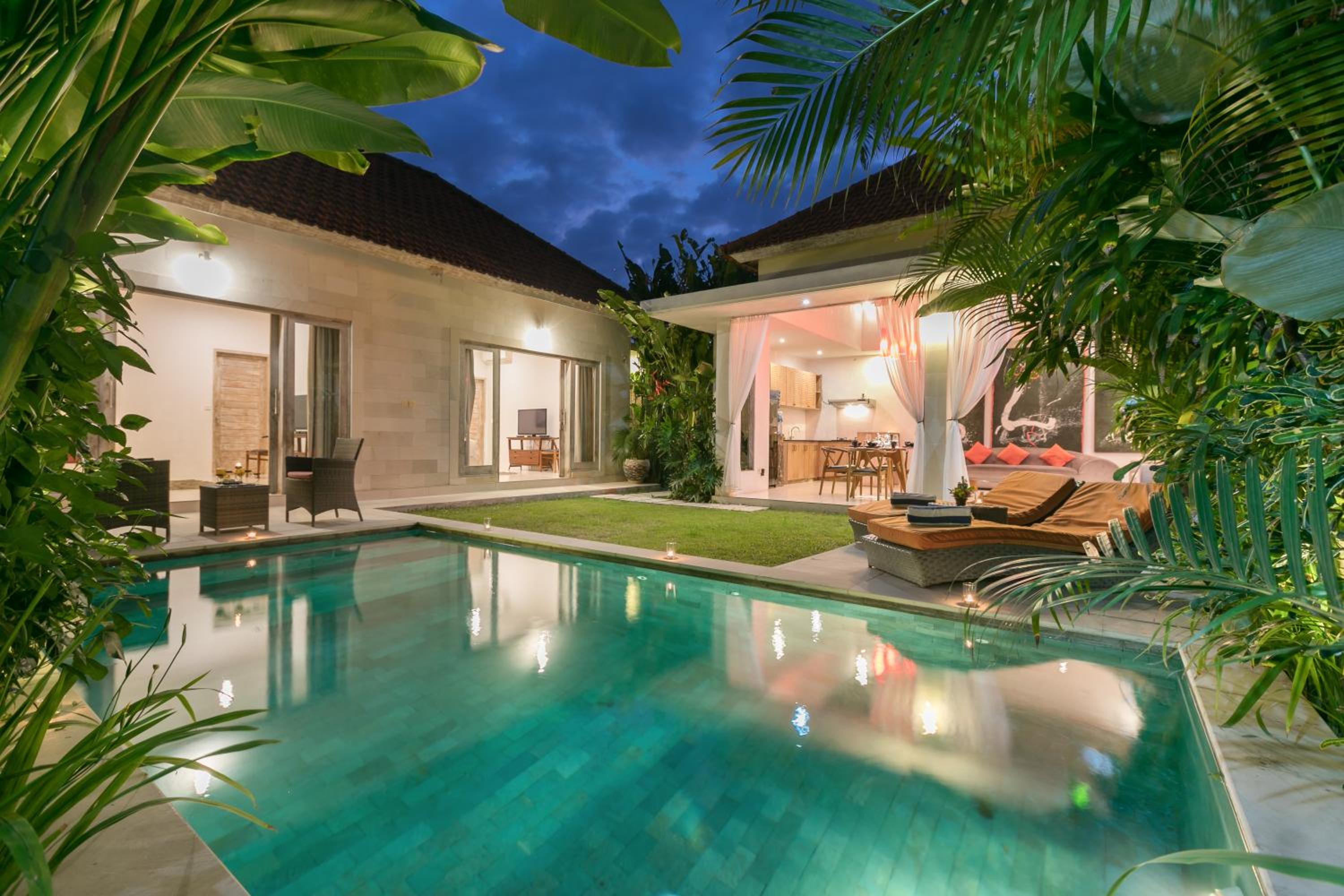 Villa with Private Pool - Photo 38