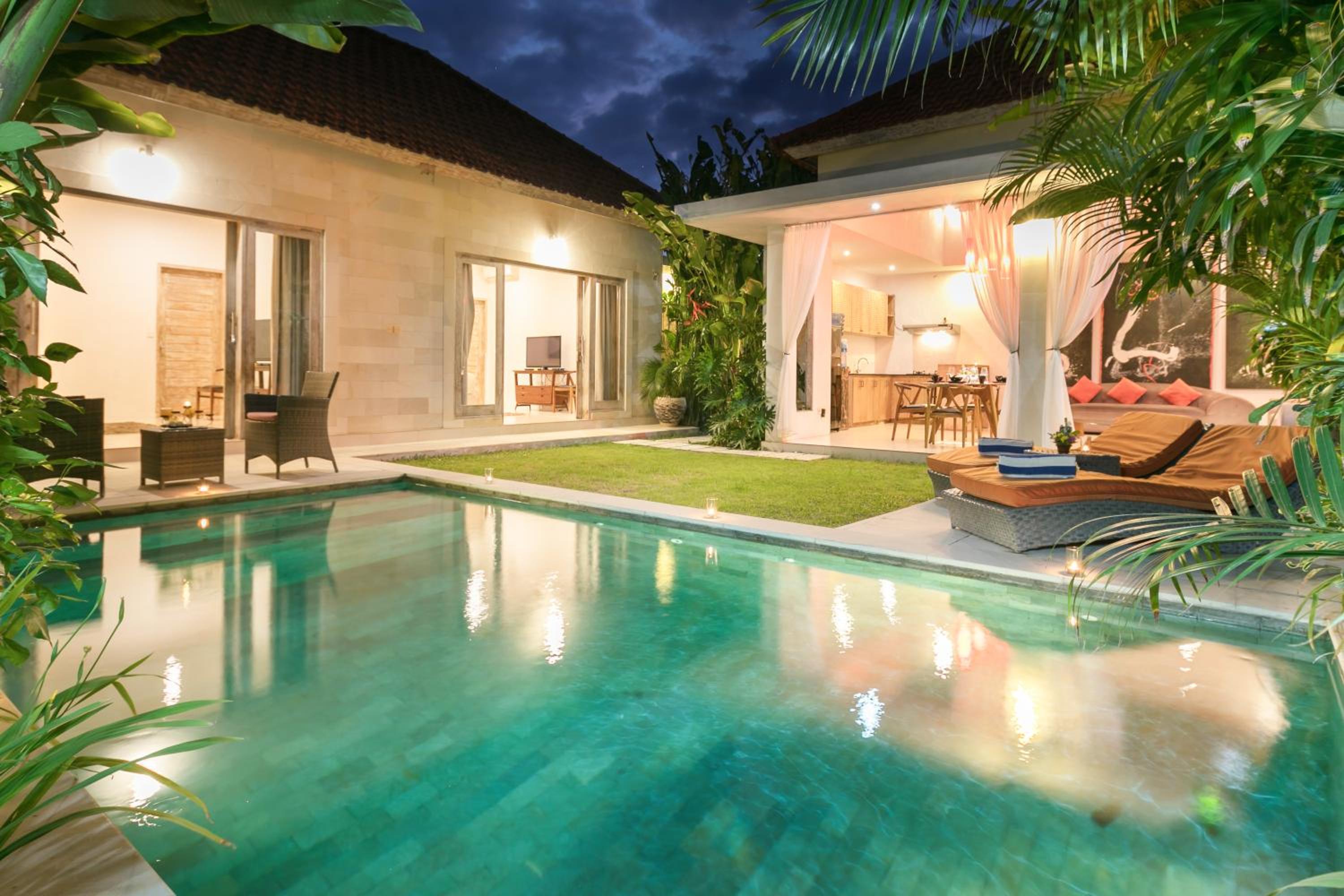 Villa with Private Pool - Photo 1