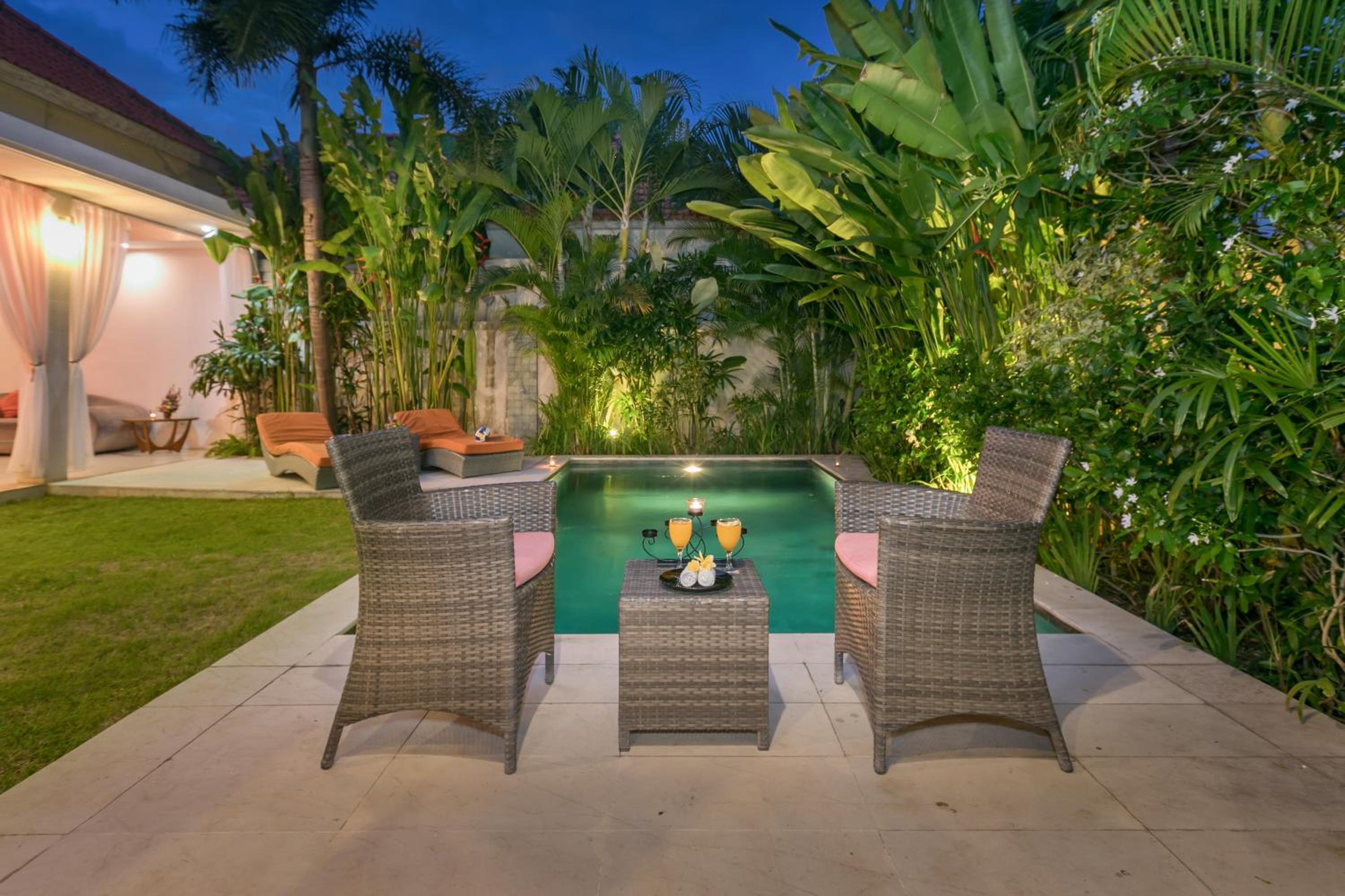 Villa with Private Pool - Photo 32