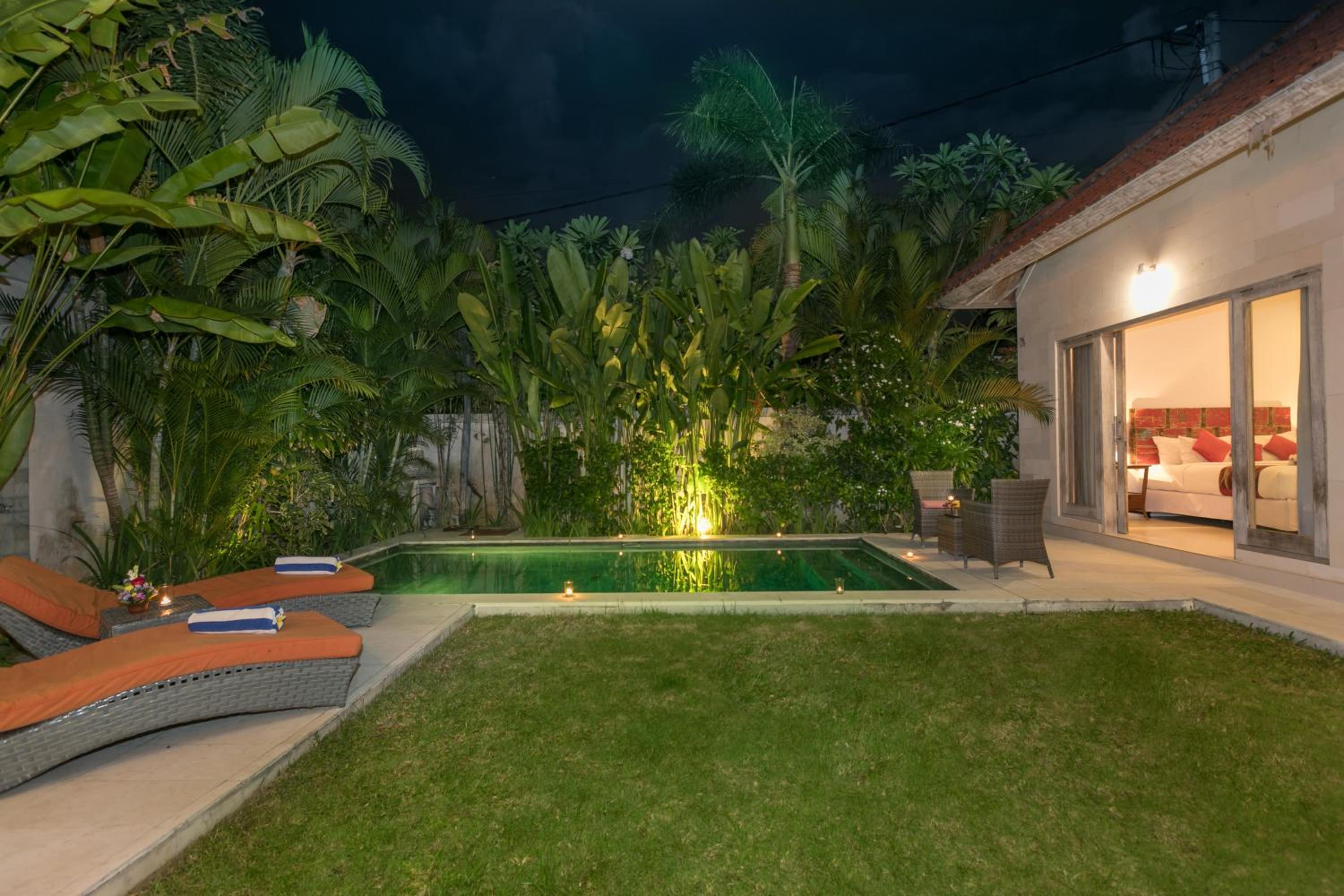 Villa with Private Pool - Photo 28