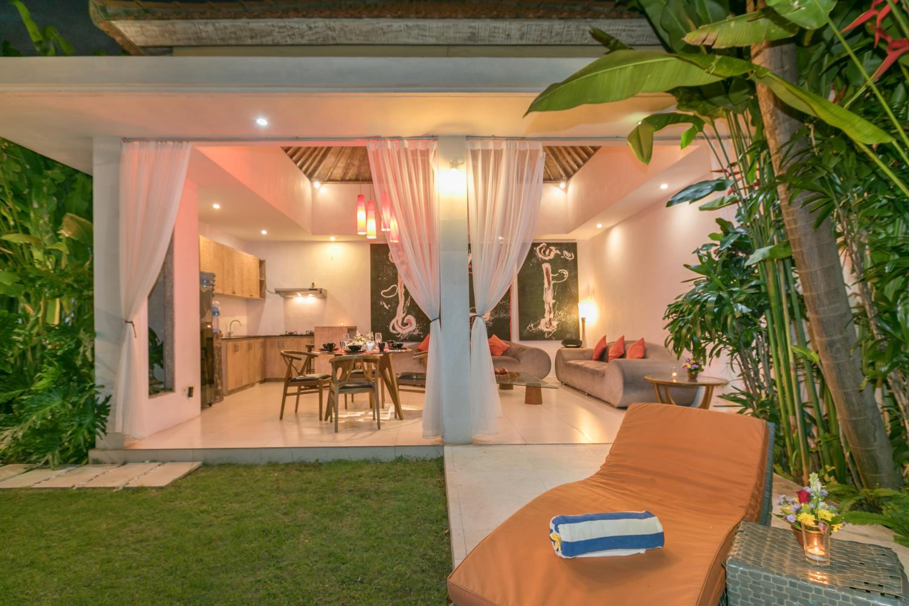 Villa with Private Pool - Photo 26