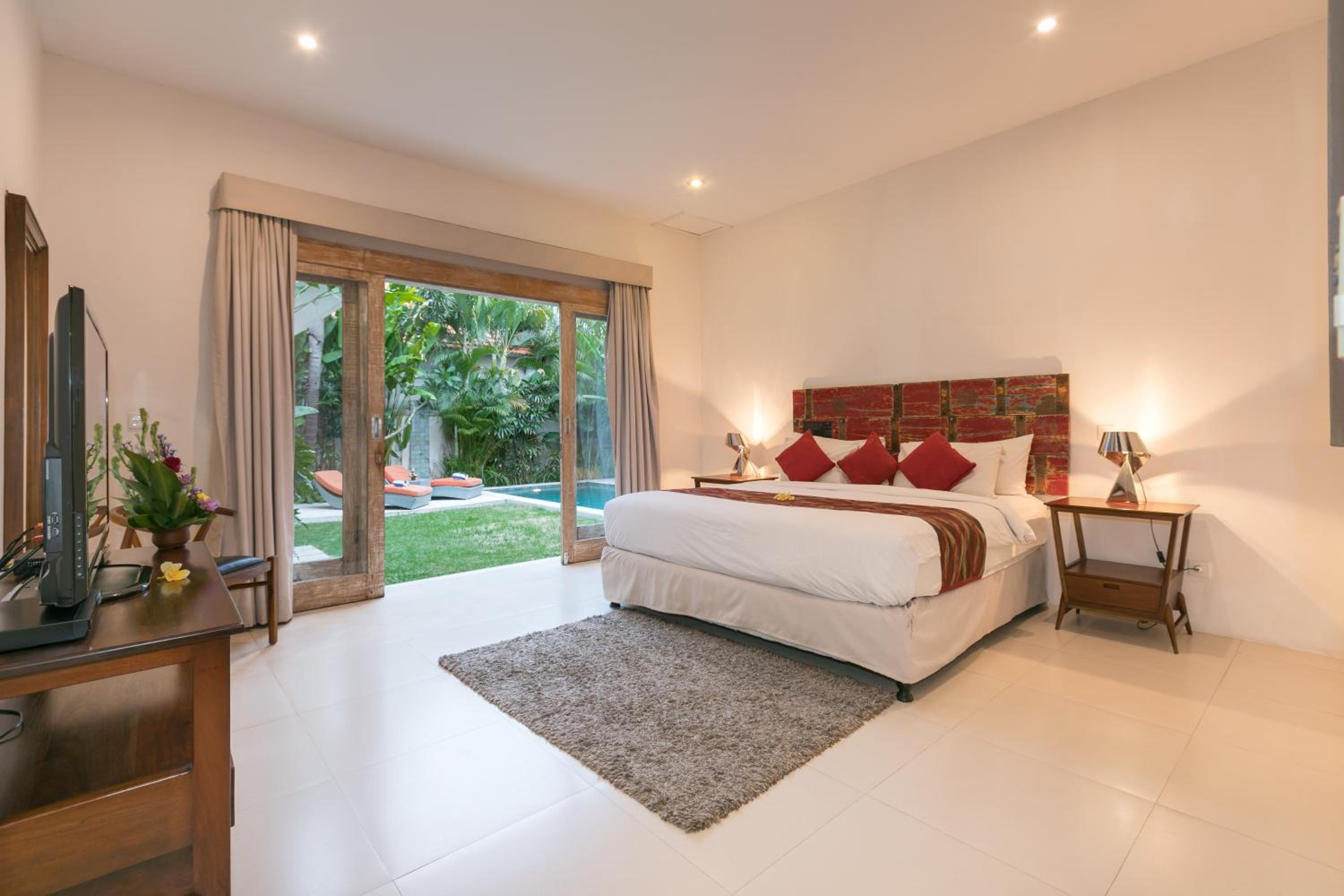 Villa with Private Pool - Photo 20