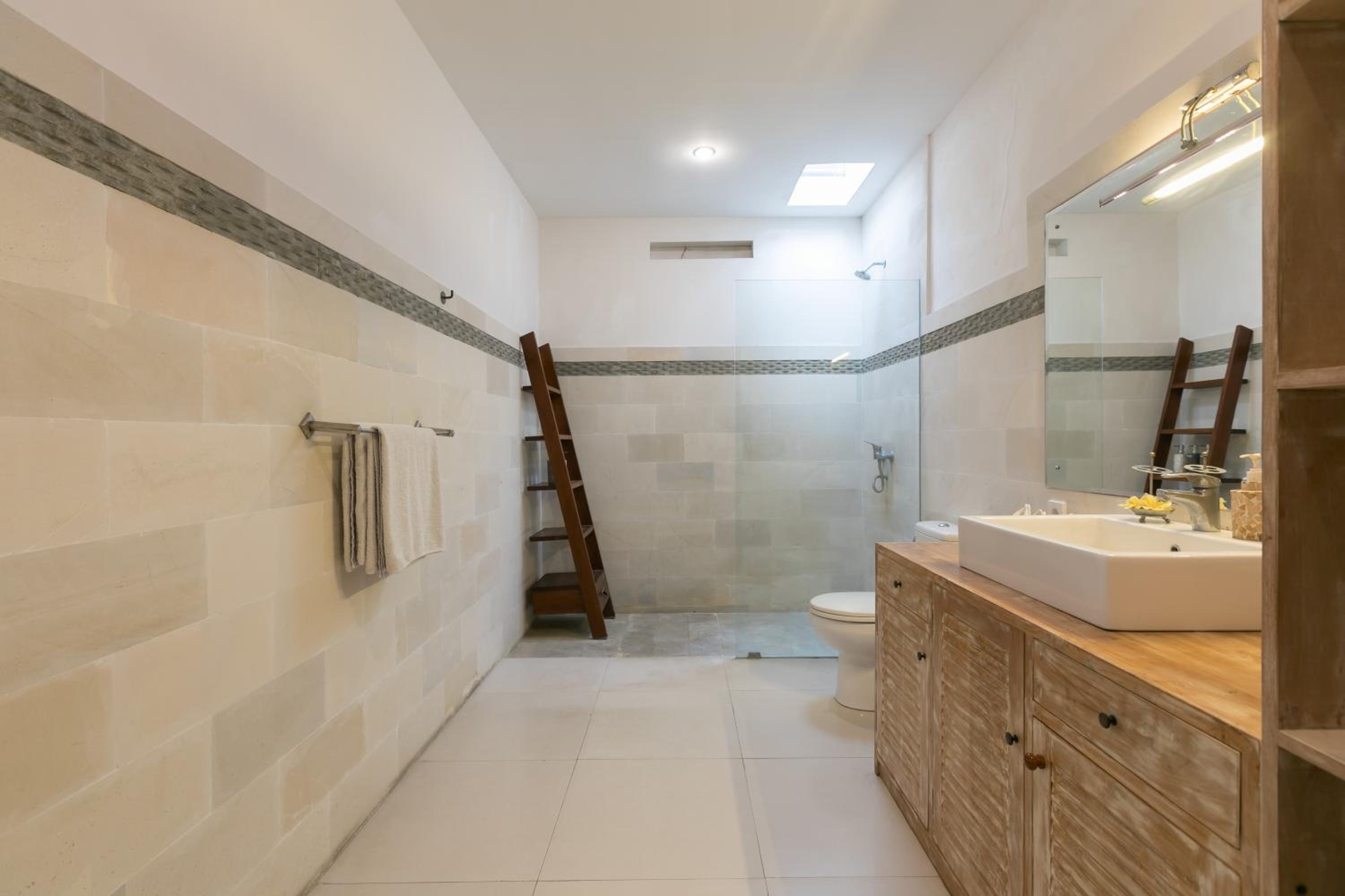 Villa with Private Pool - Photo 9