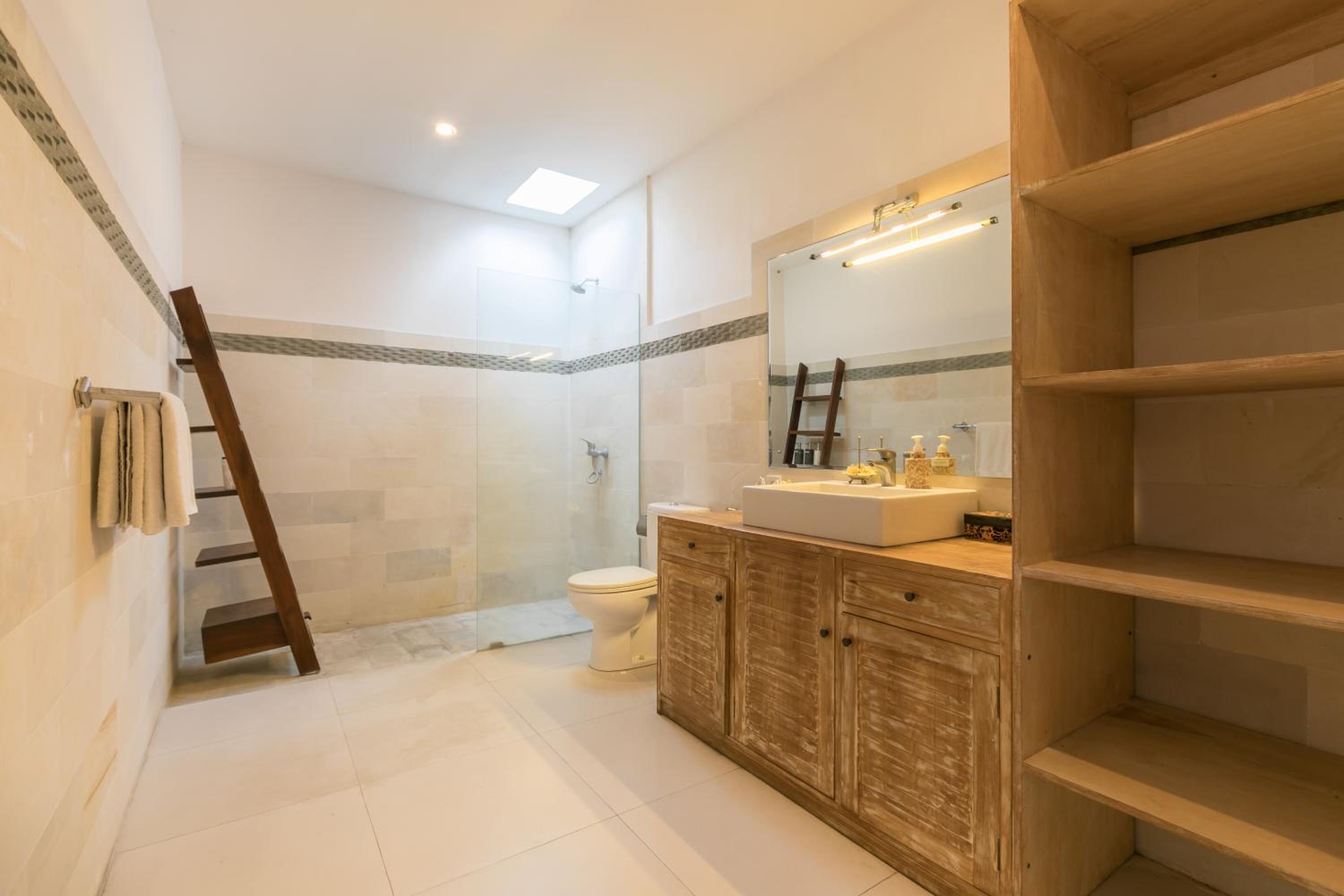 Villa with Private Pool - Photo 3