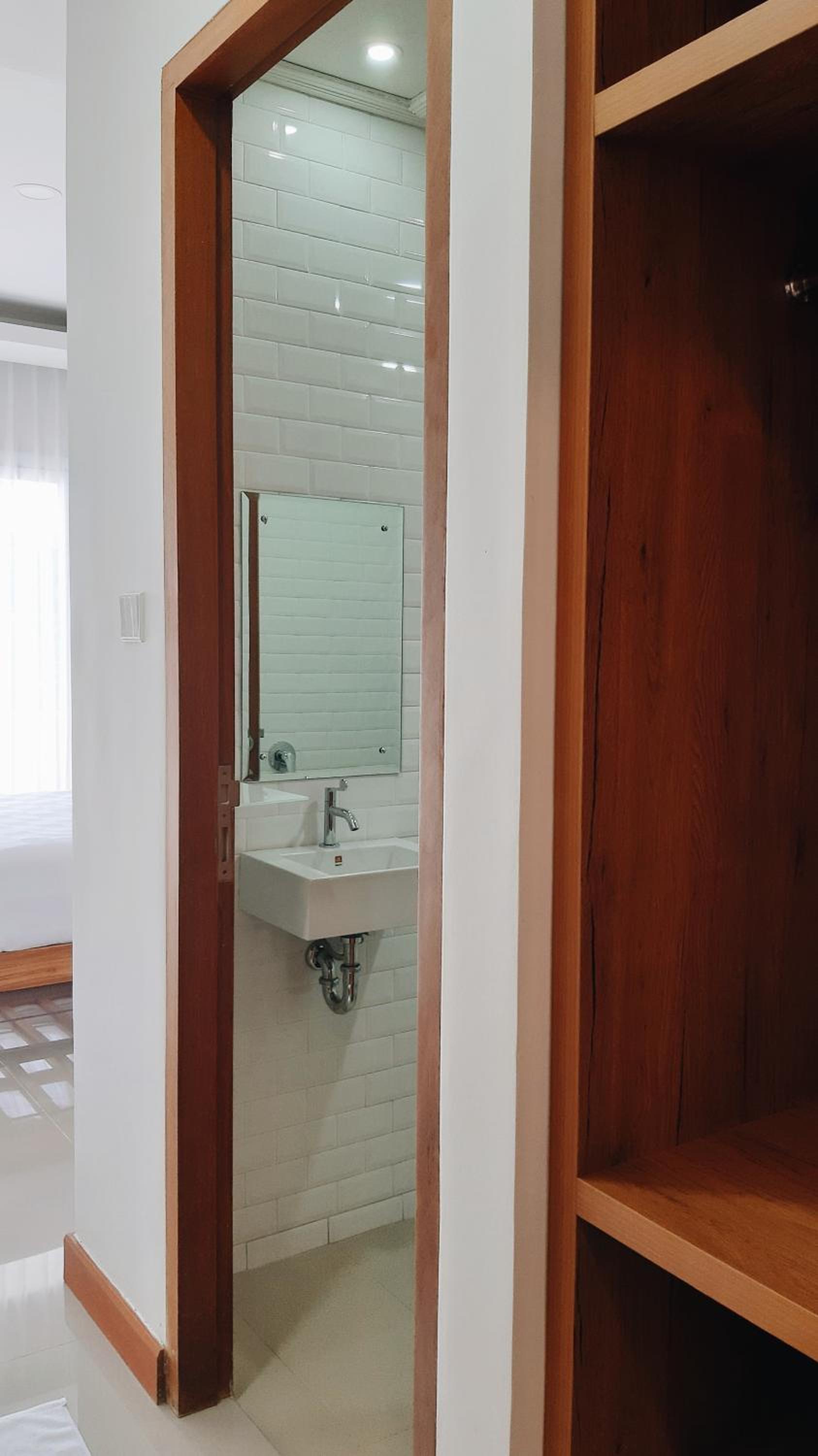 Twin Room with Pool View - Photo 5