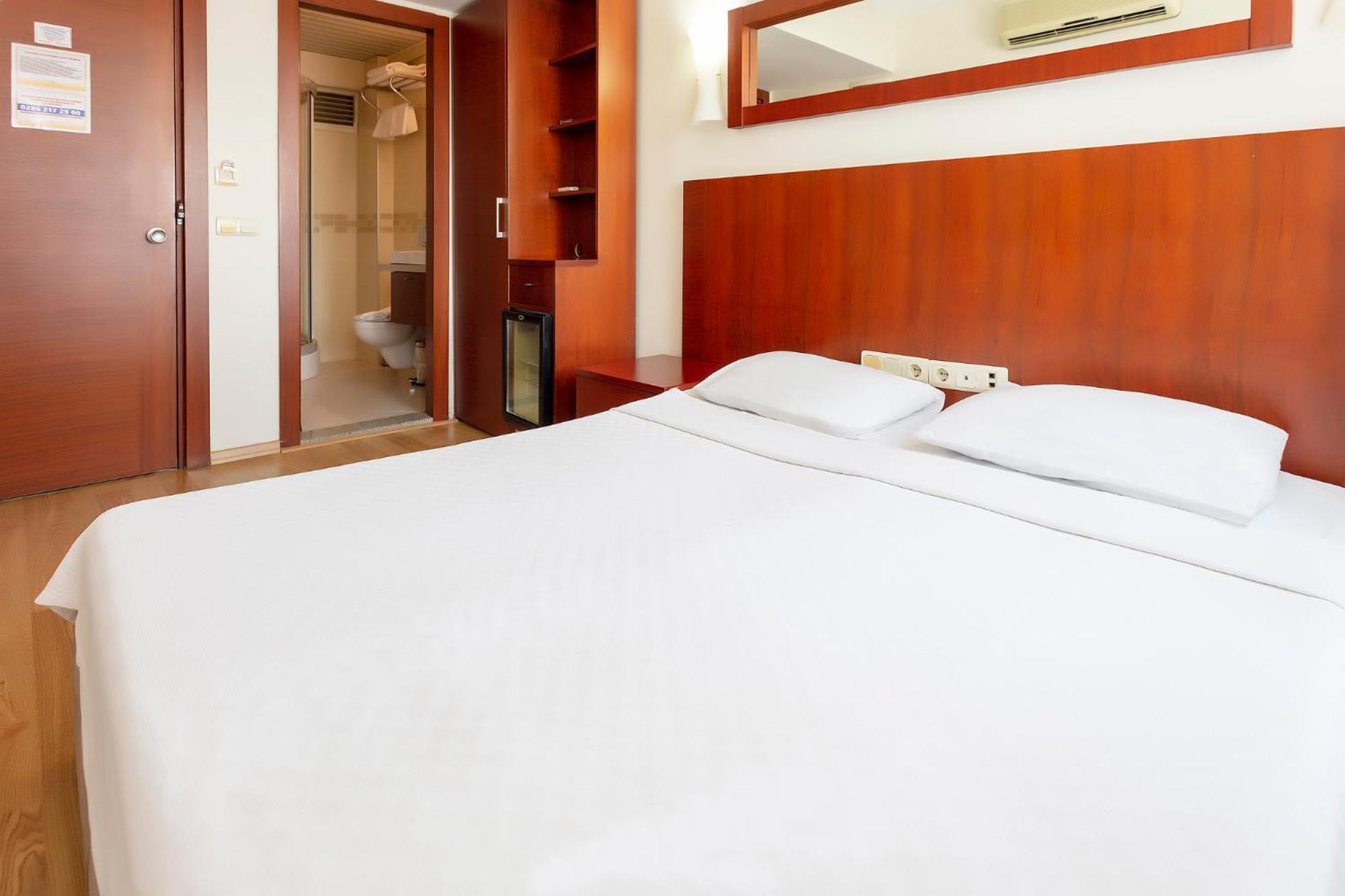 Deluxe Single Room with Balcony photo 2