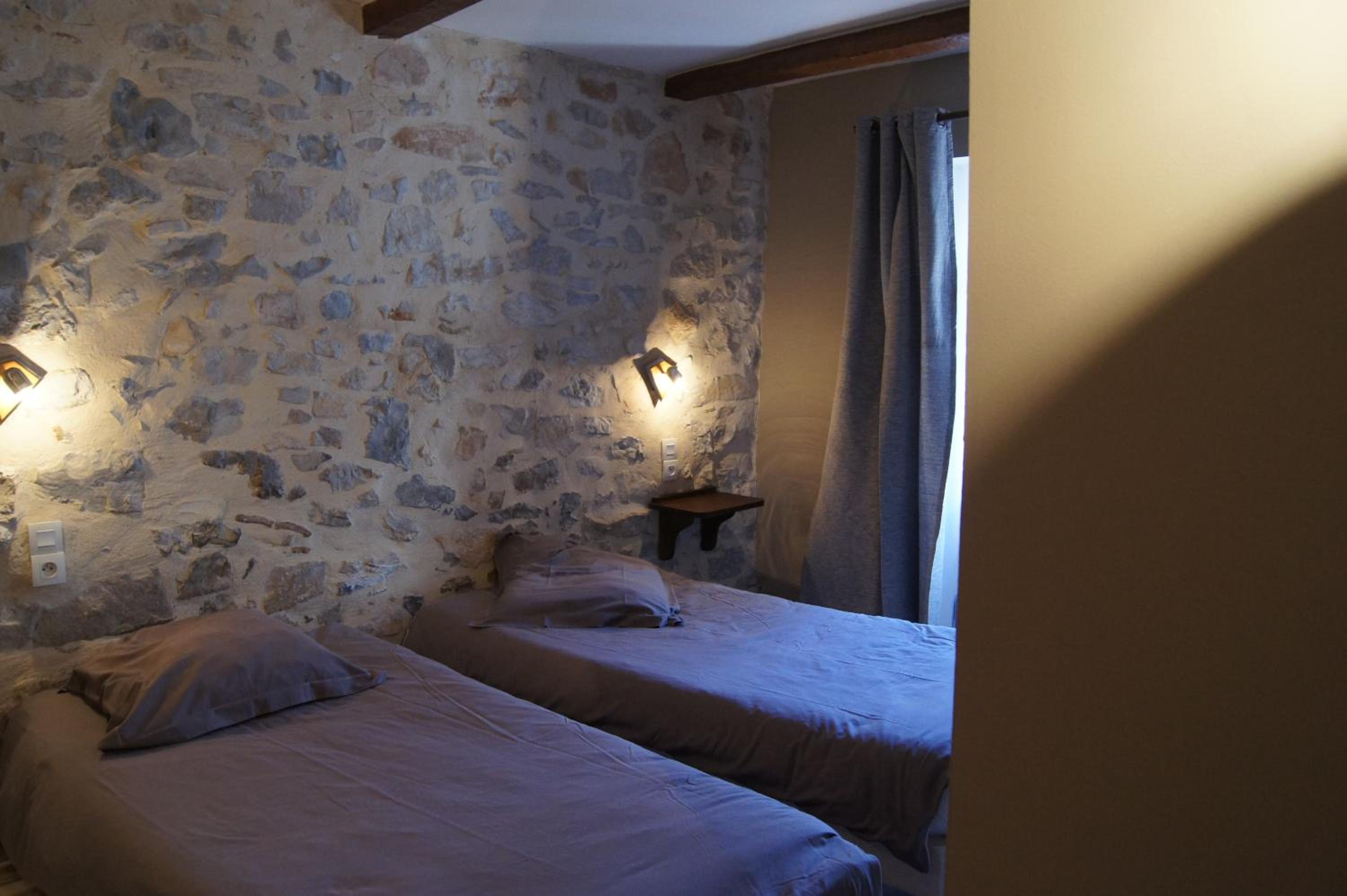 Twin Room - Photo 2