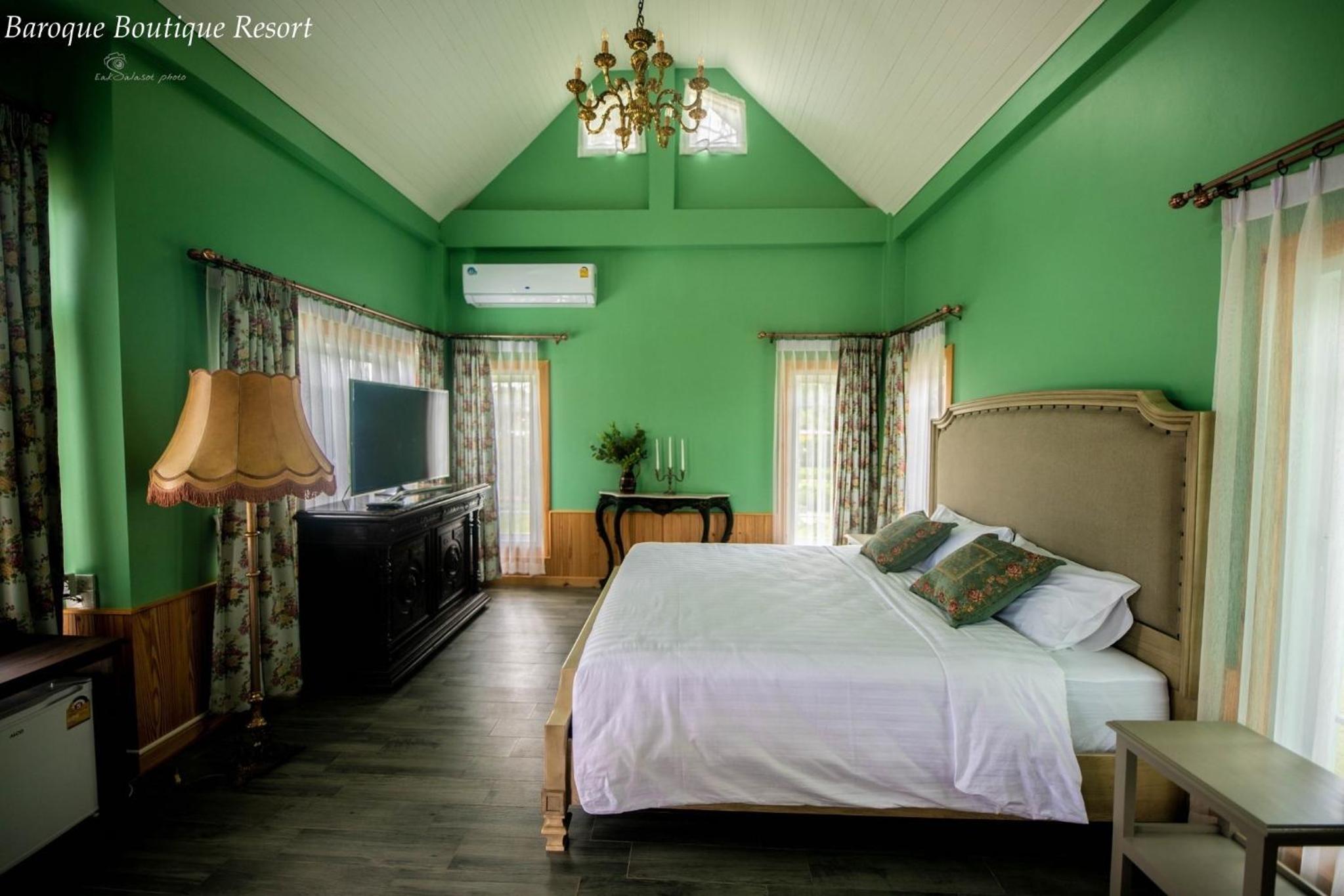Deluxe King Room - Photo 1