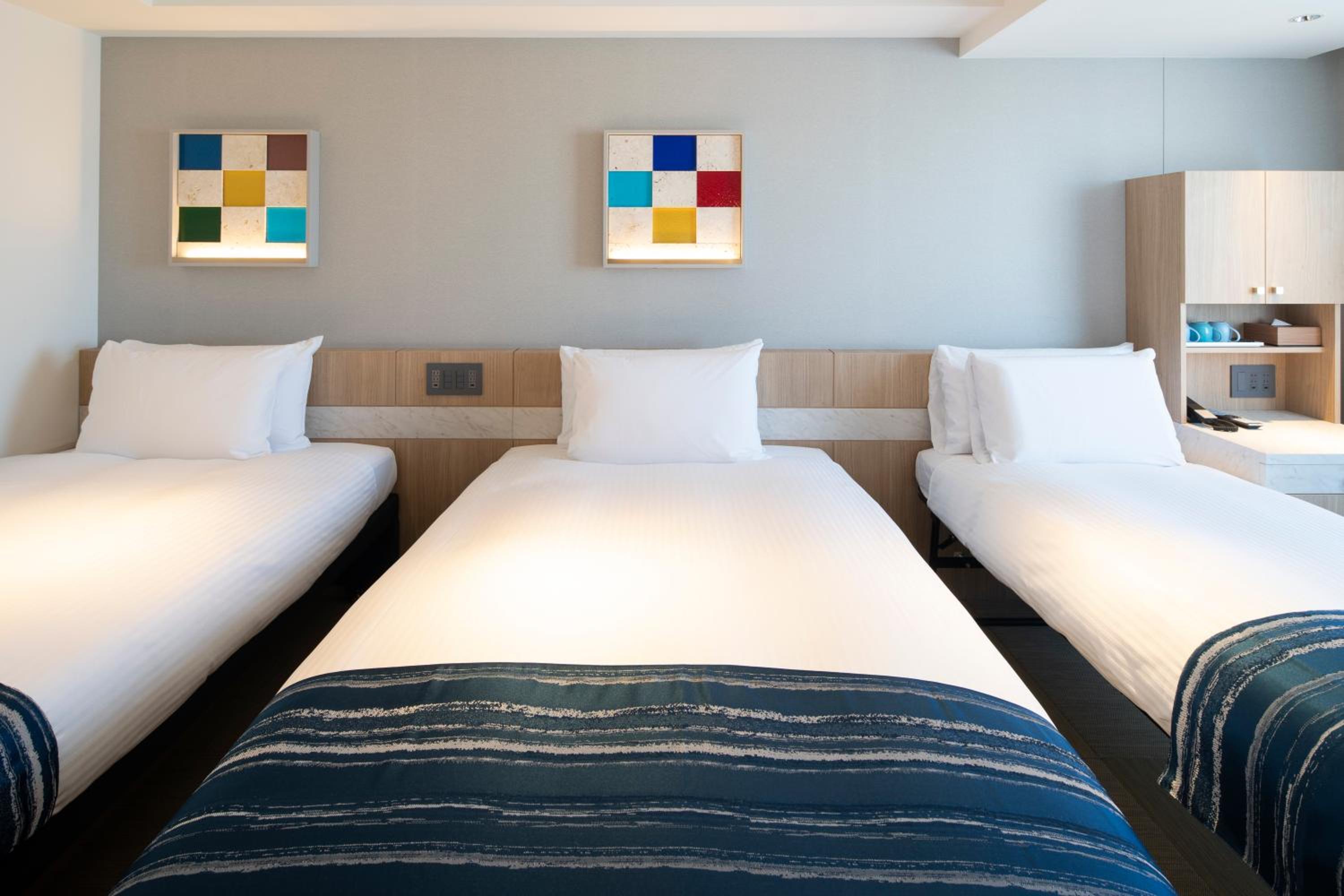 Triple Room with Complimentary Lobby Drinks - Photo 4