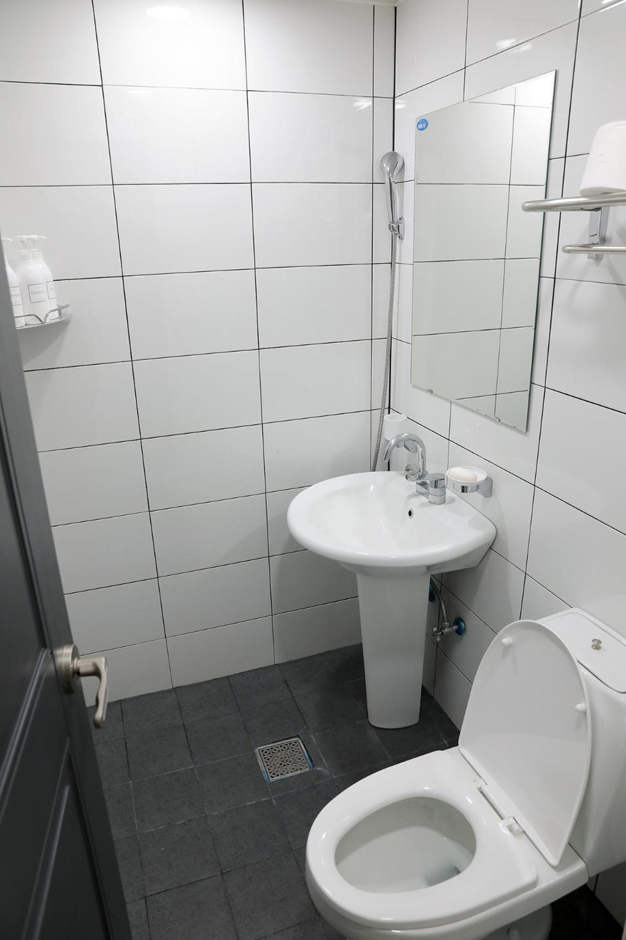 Double Room - Photo 5