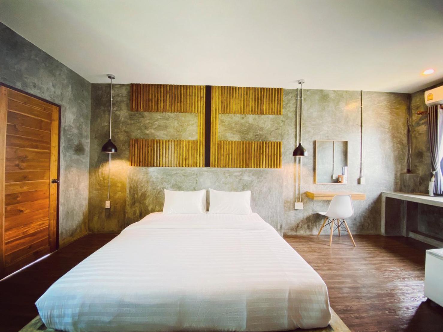 Standard King Room - Photo 2
