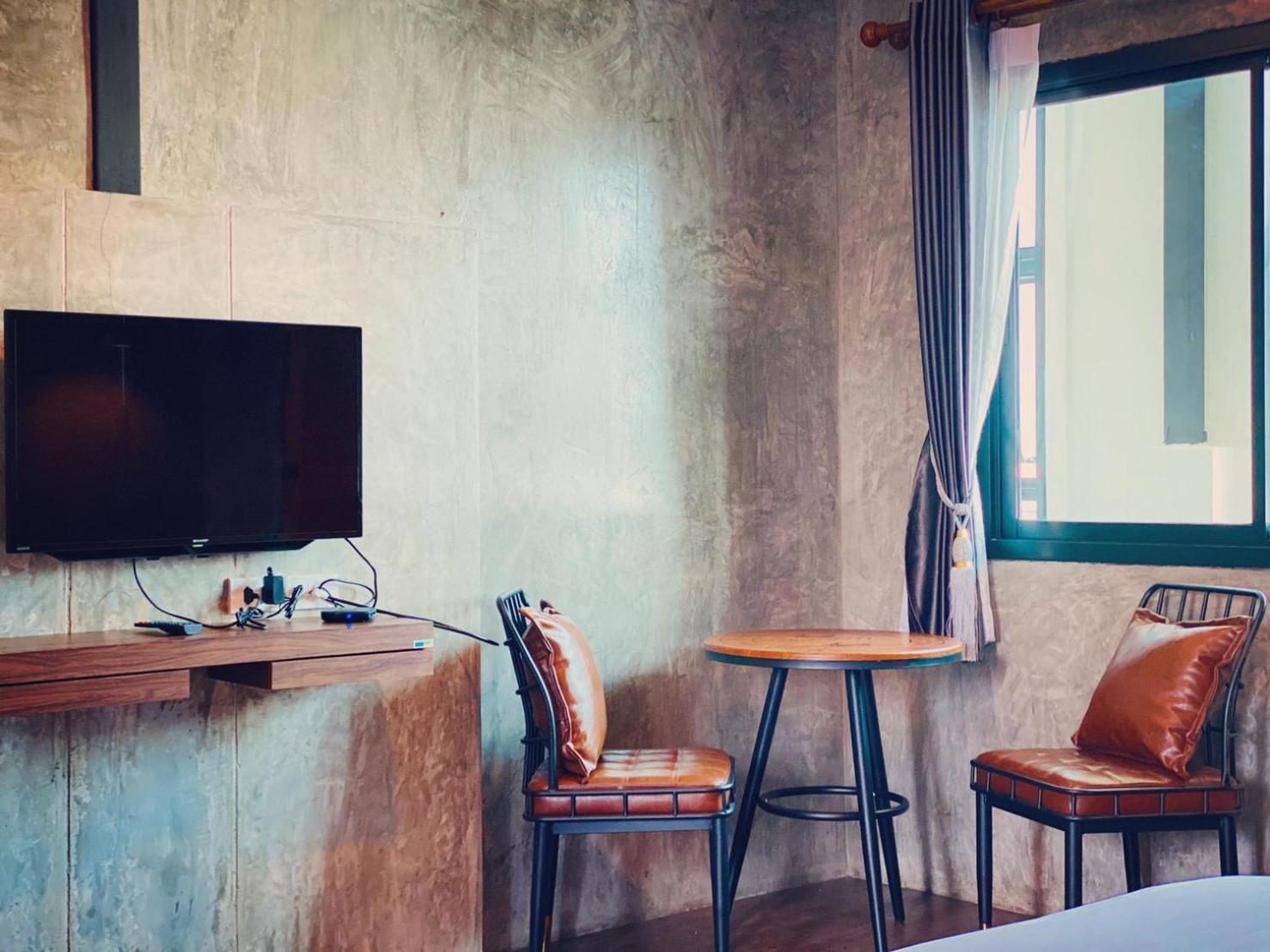 Standard King Room - Photo 5