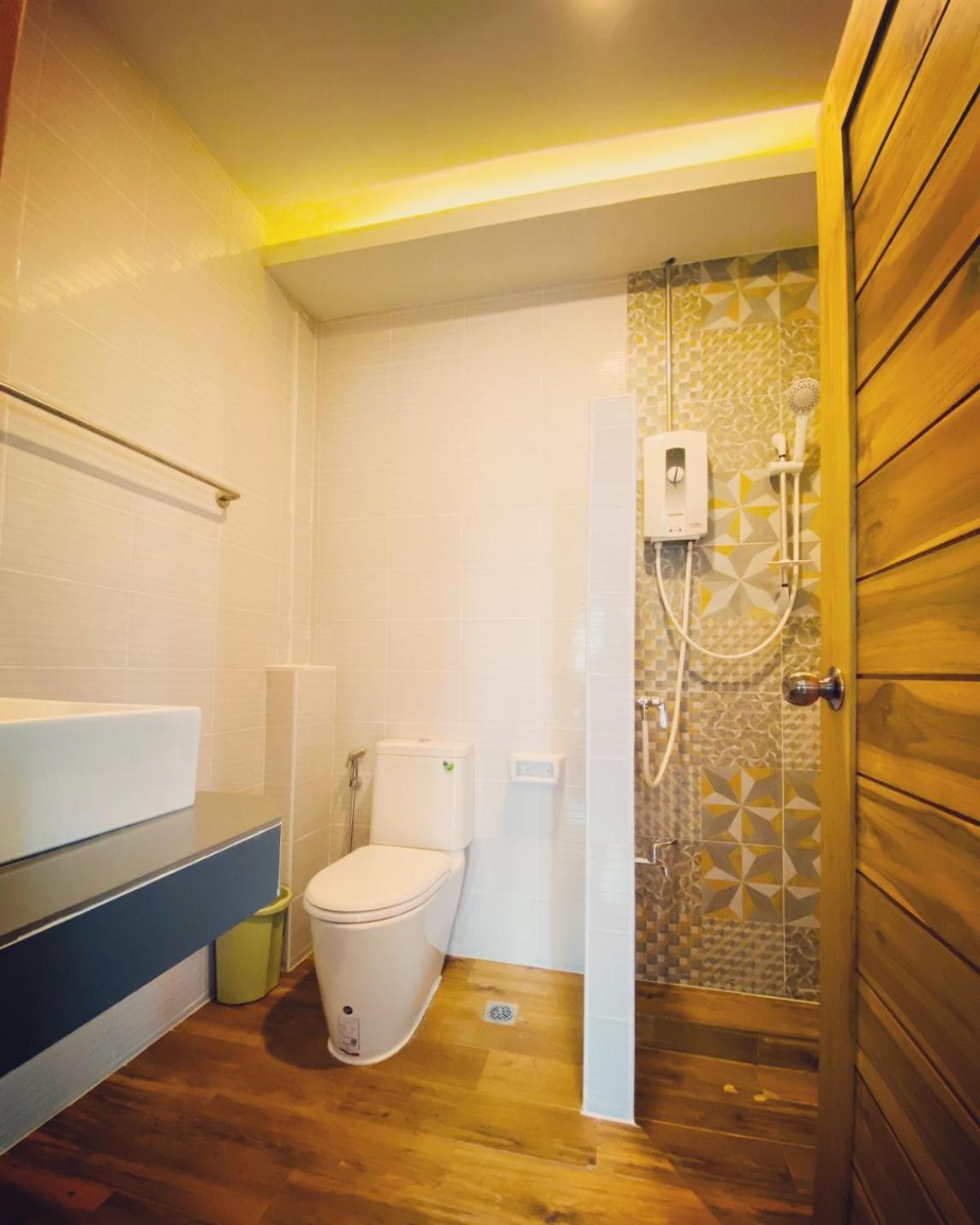 Budget Twin Room - Photo 2