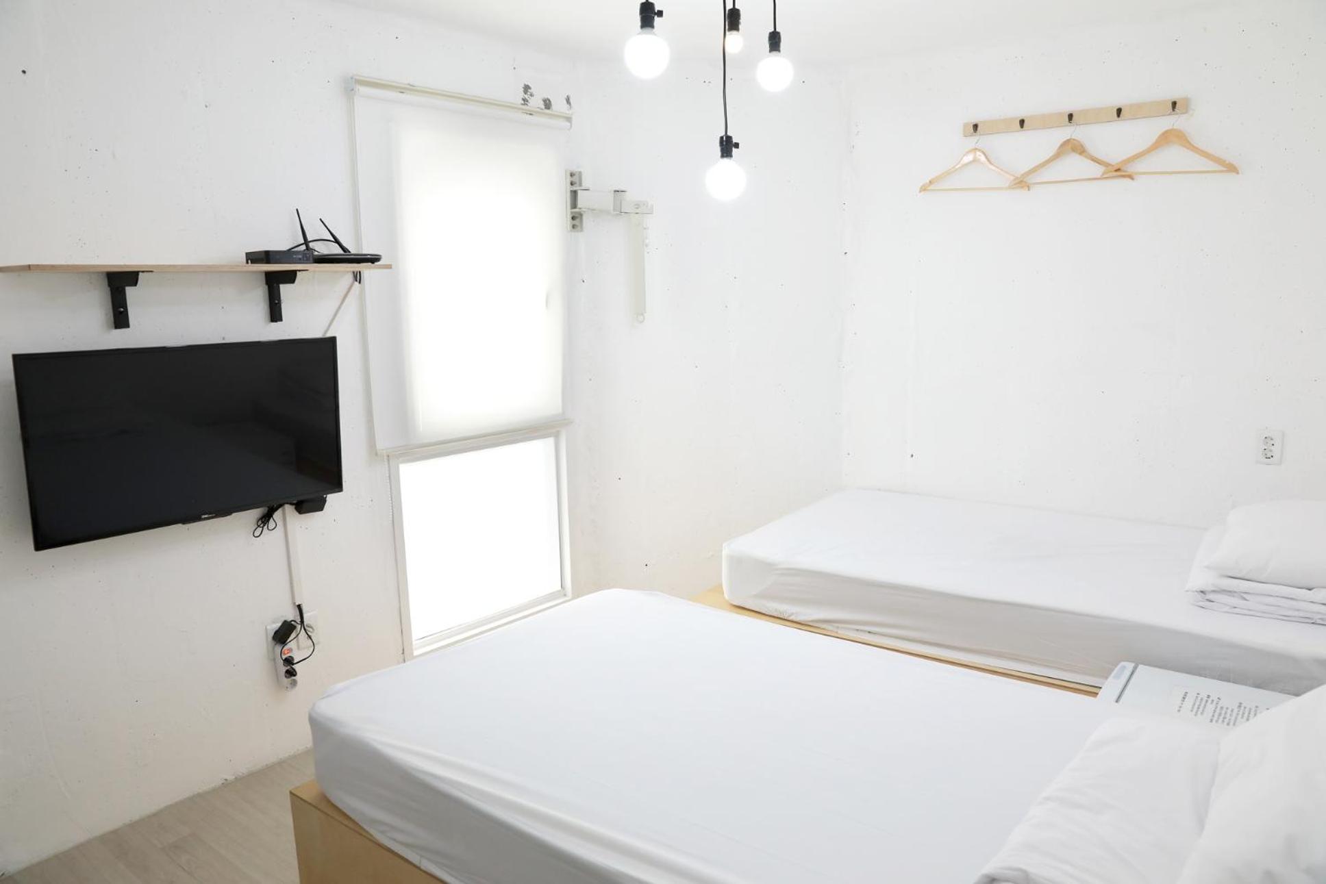 Small Twin Room - Photo 1