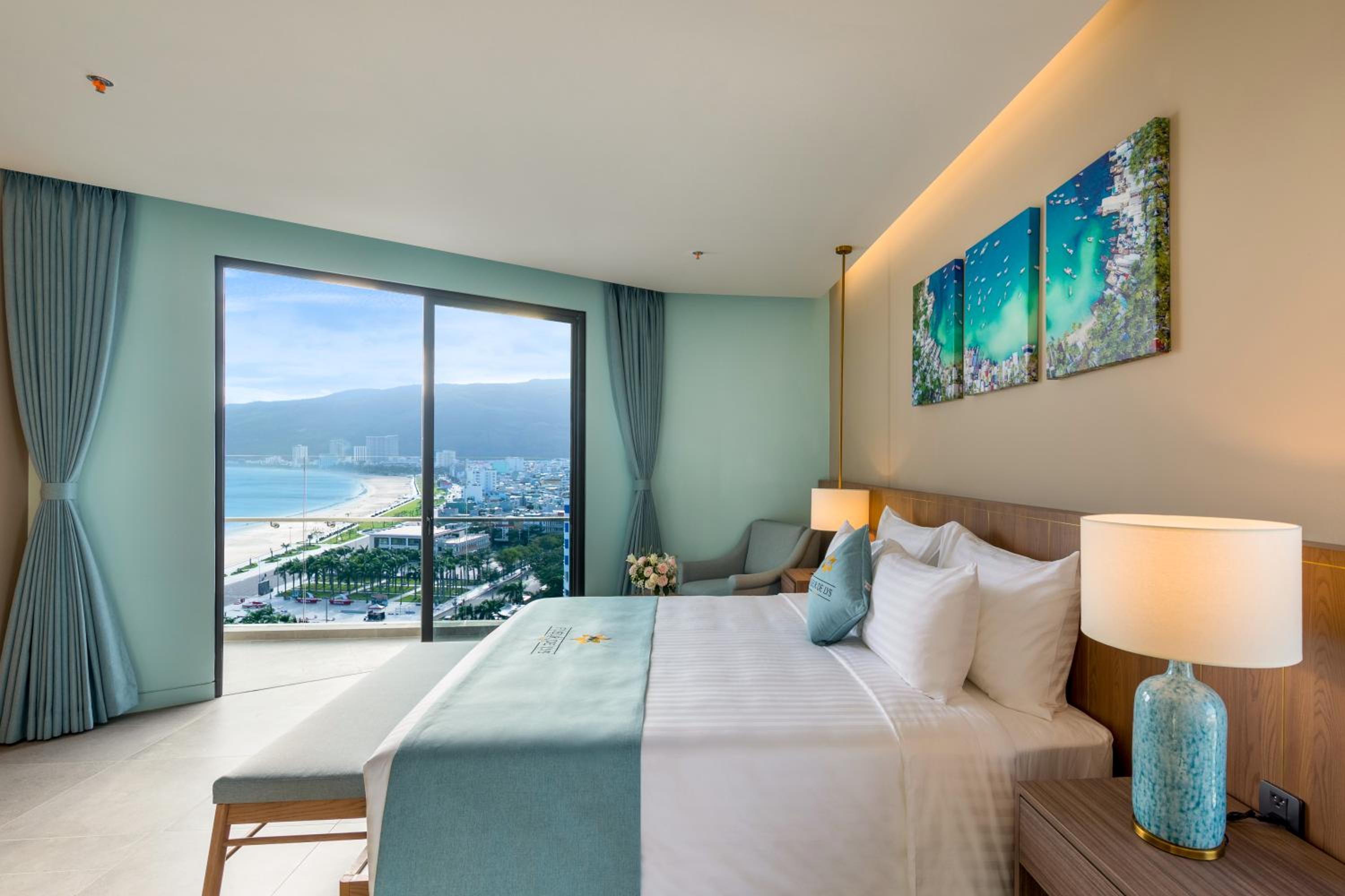 Executive Queen Room Ocean View with Balcony - Photo 7
