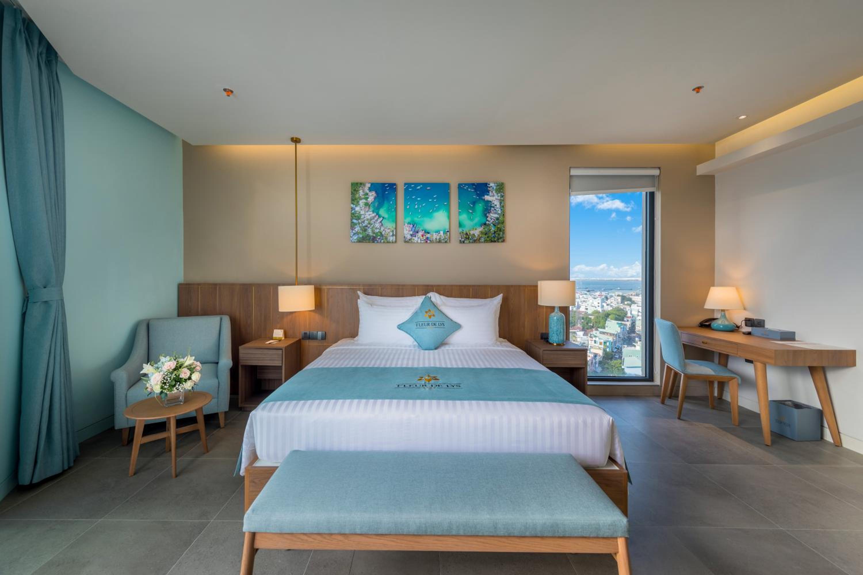 Executive Queen Room Ocean View with Balcony - Photo 6