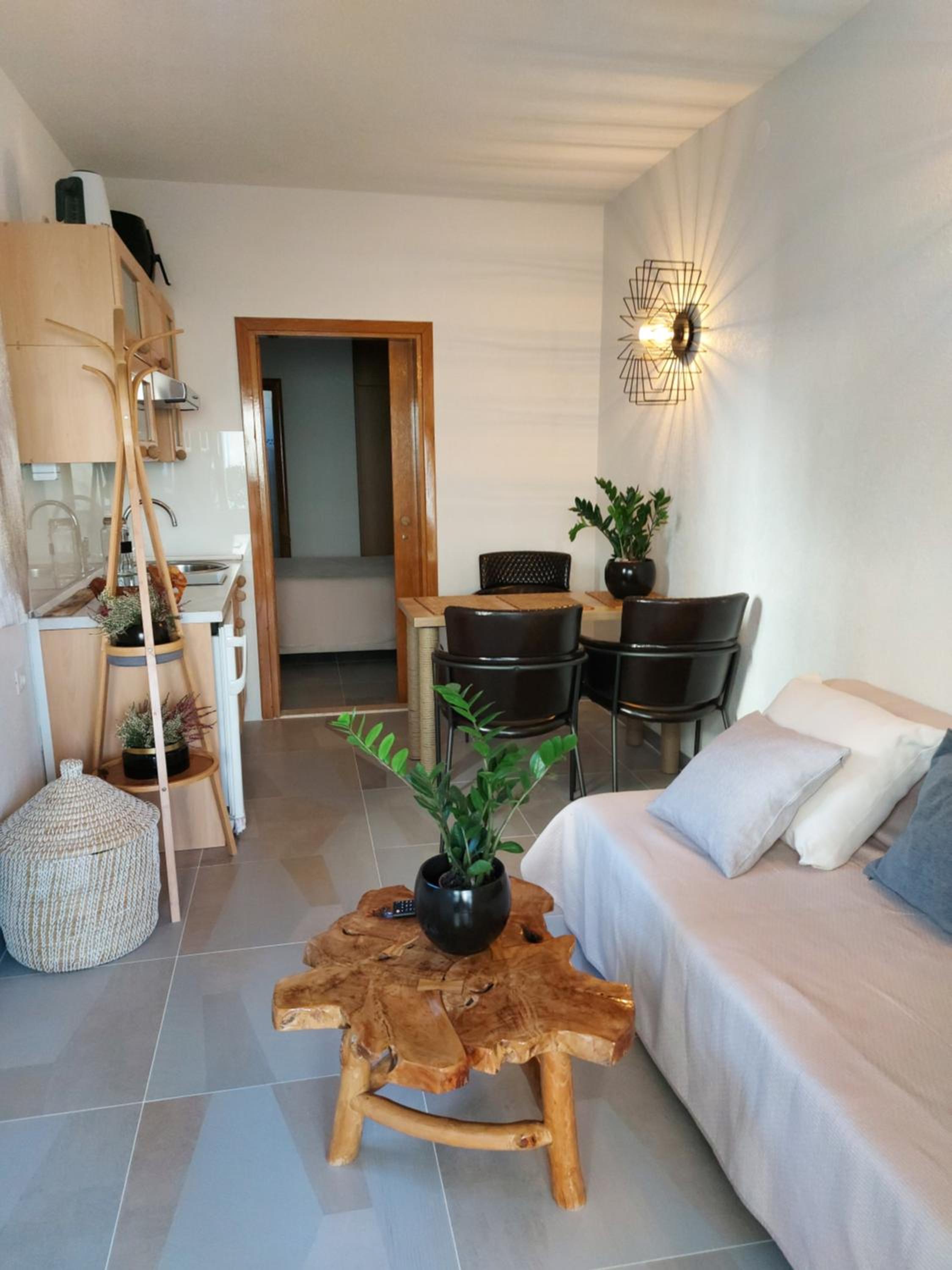 One-Bedroom Apartment - Photo 5