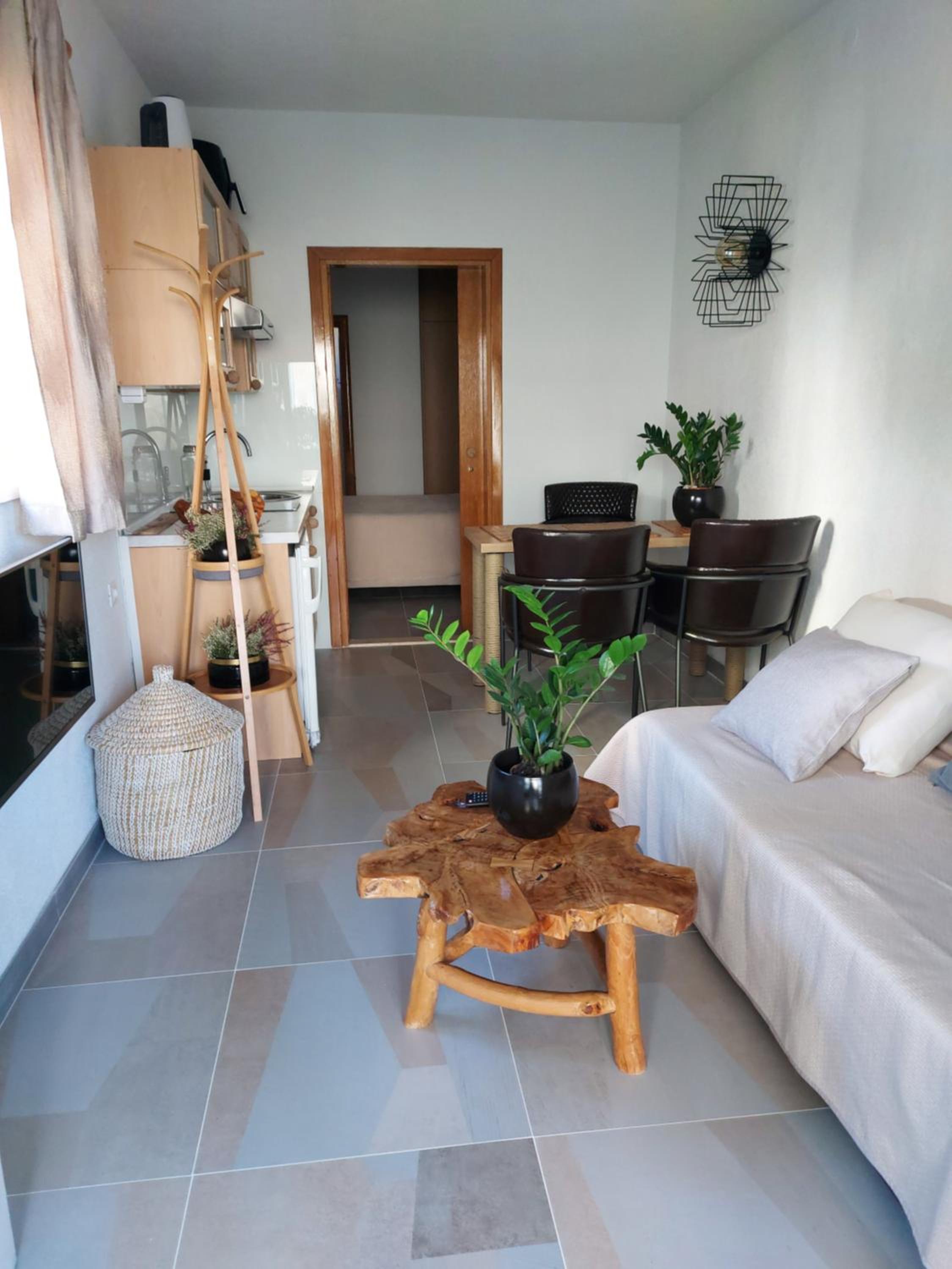 One-Bedroom Apartment - Photo 6