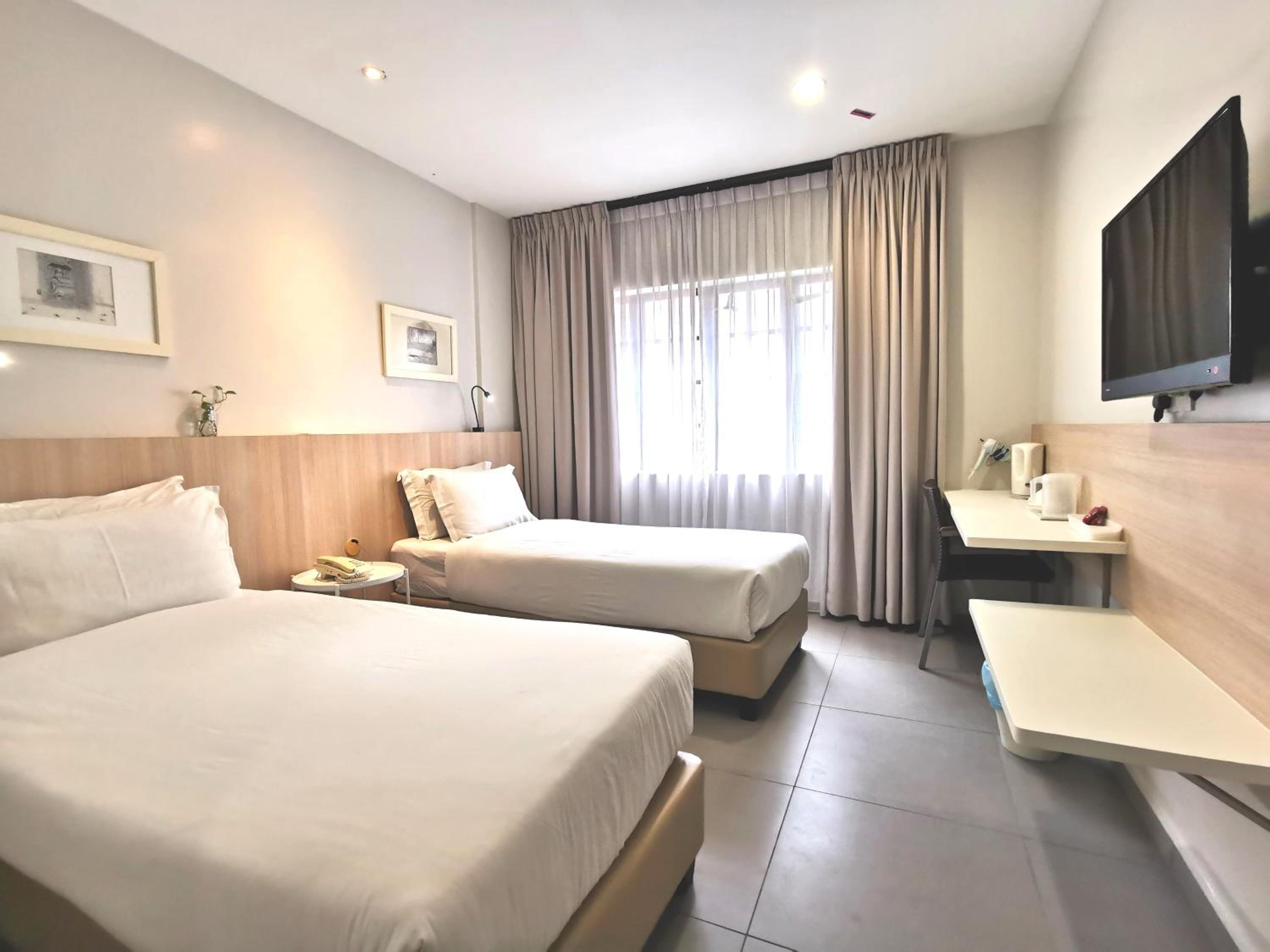 Deluxe Twin Room - Photo 2