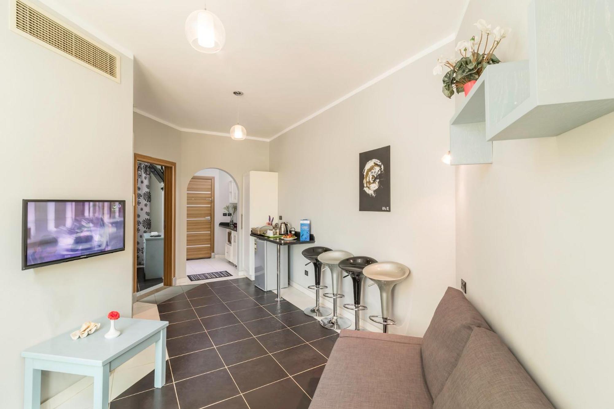 One-Bedroom Apartment