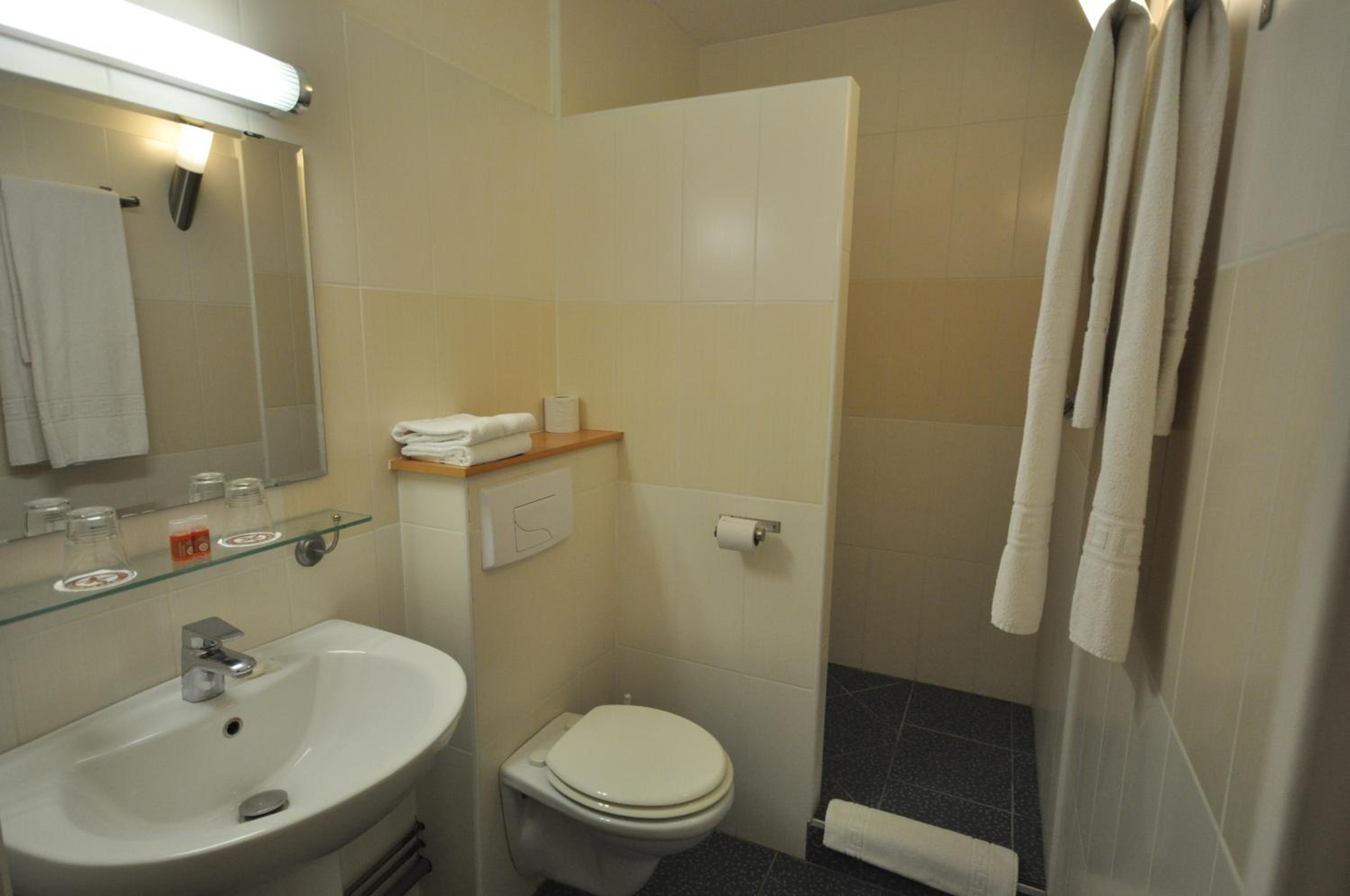 Standard Double Room - Photo 3