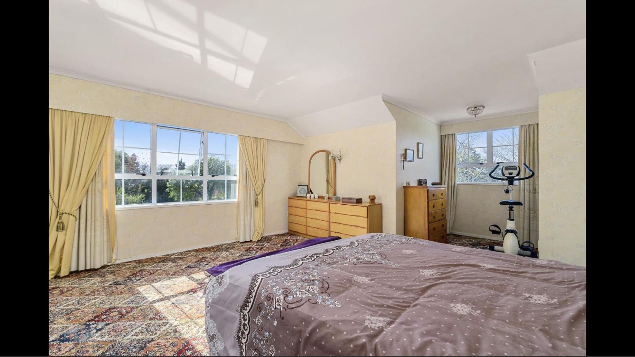 Four-Bedroom House - Photo 14
