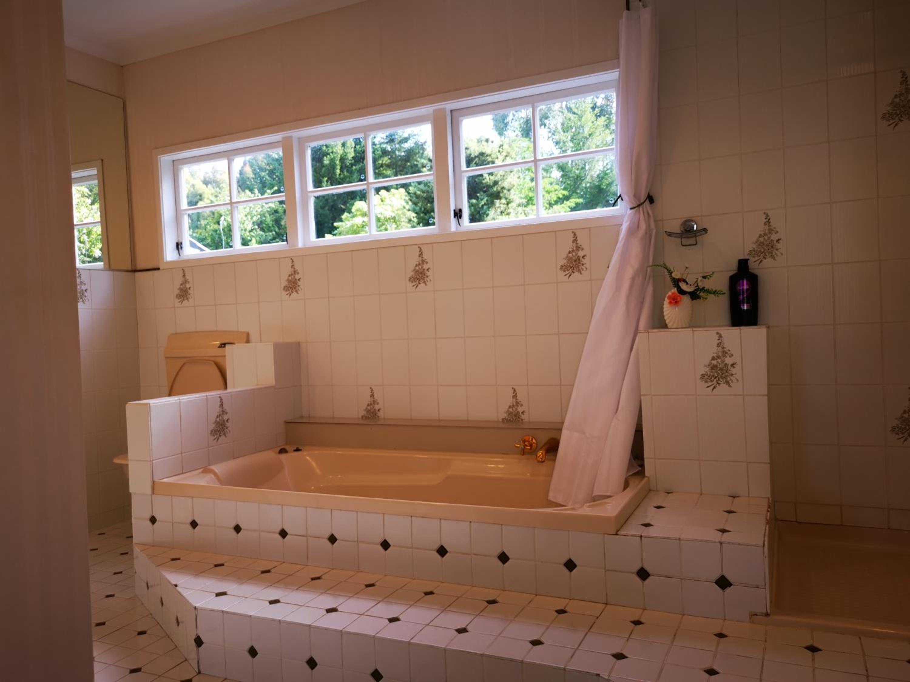 Four-Bedroom House - Photo 19