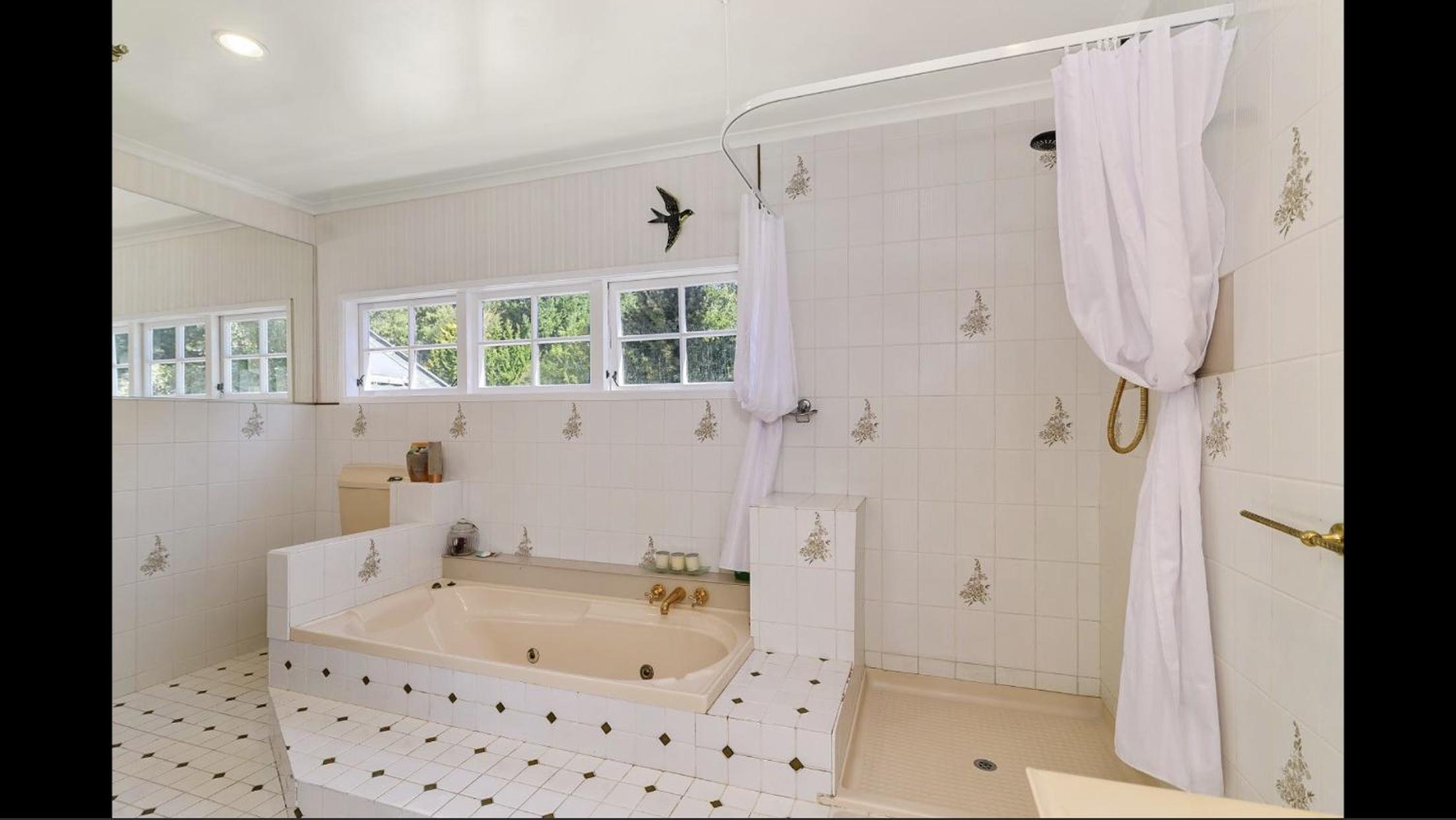 Four-Bedroom House - Photo 30