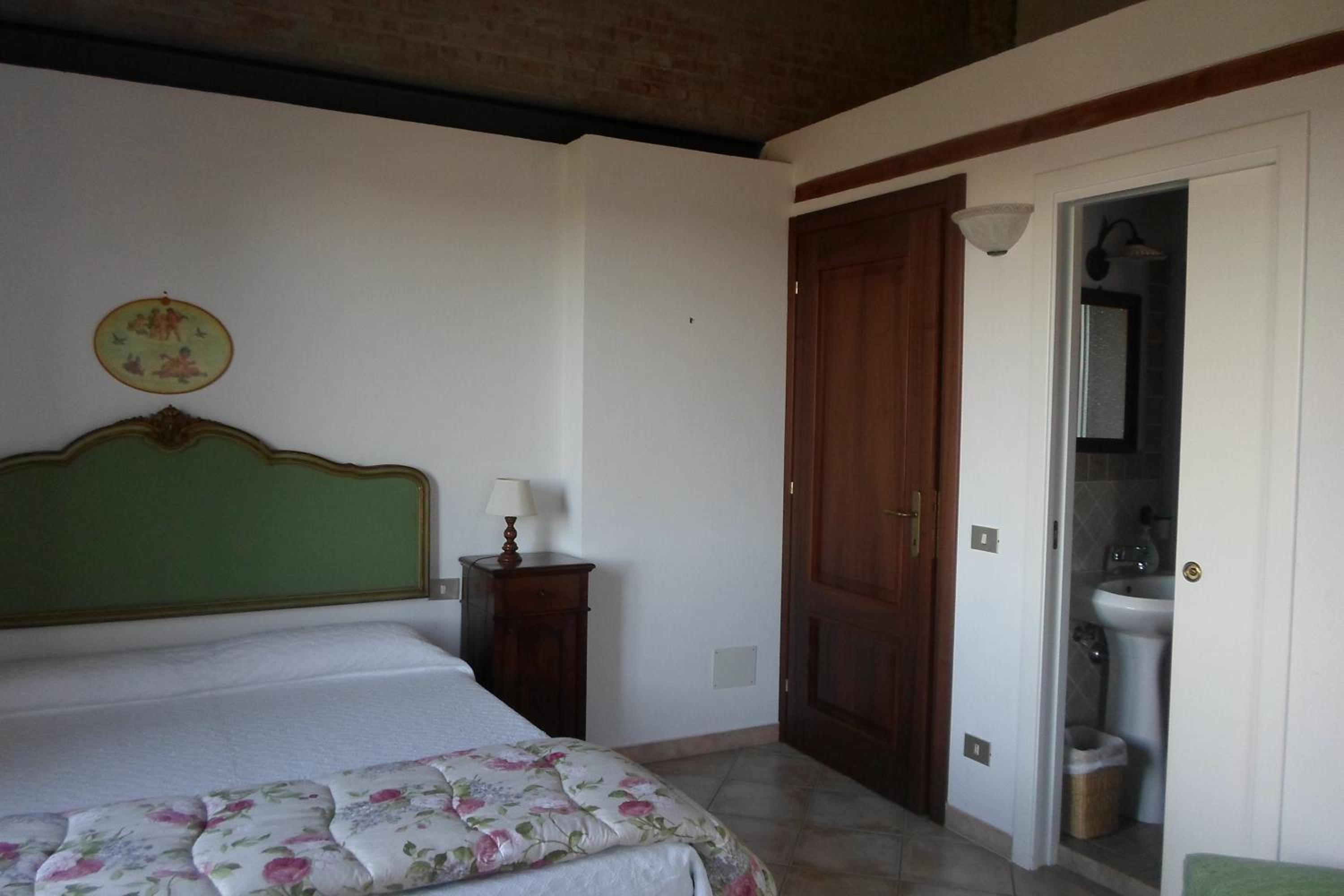 King Room with Balcony photo 3