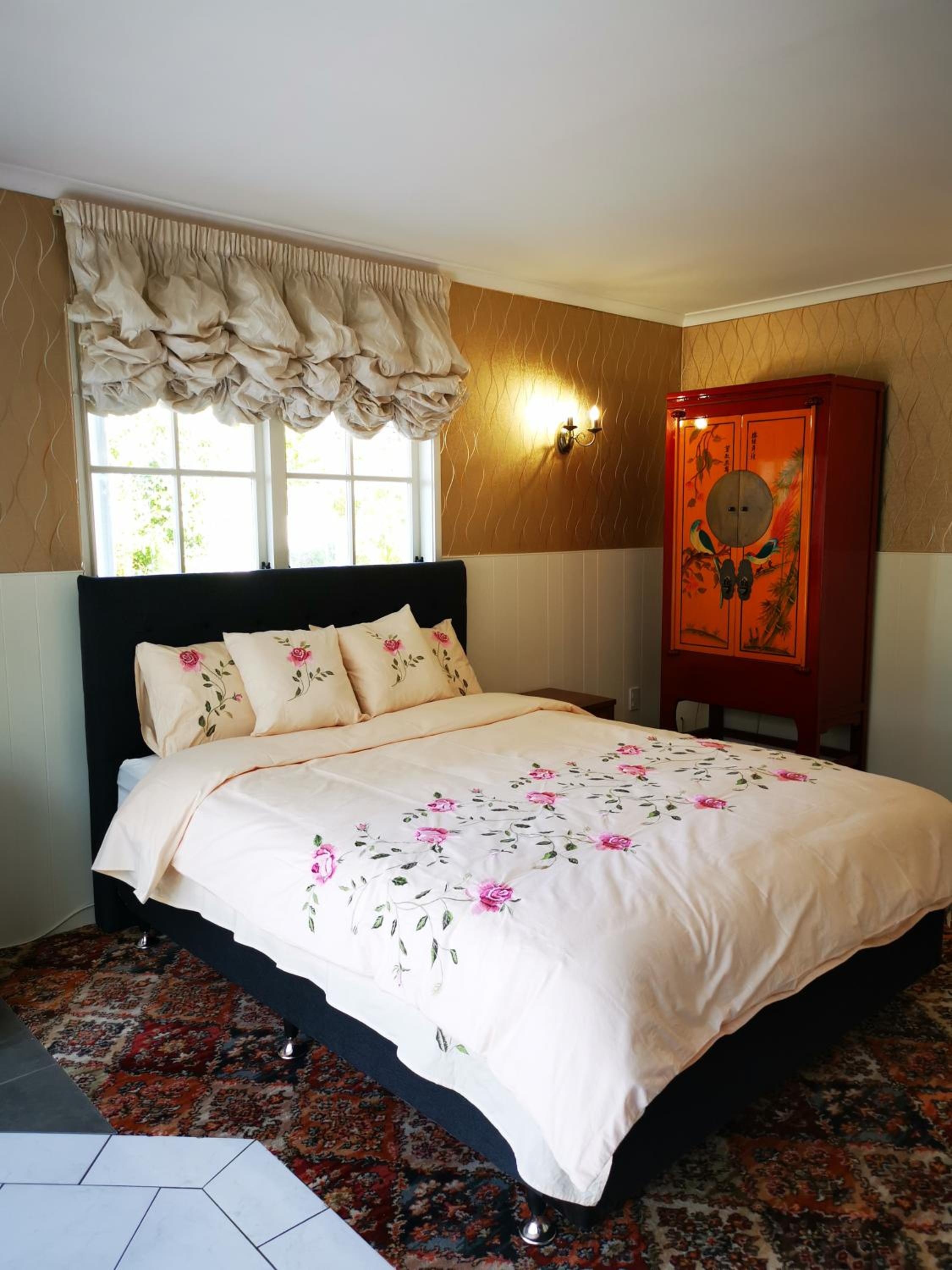 Four-Bedroom House - Photo 3