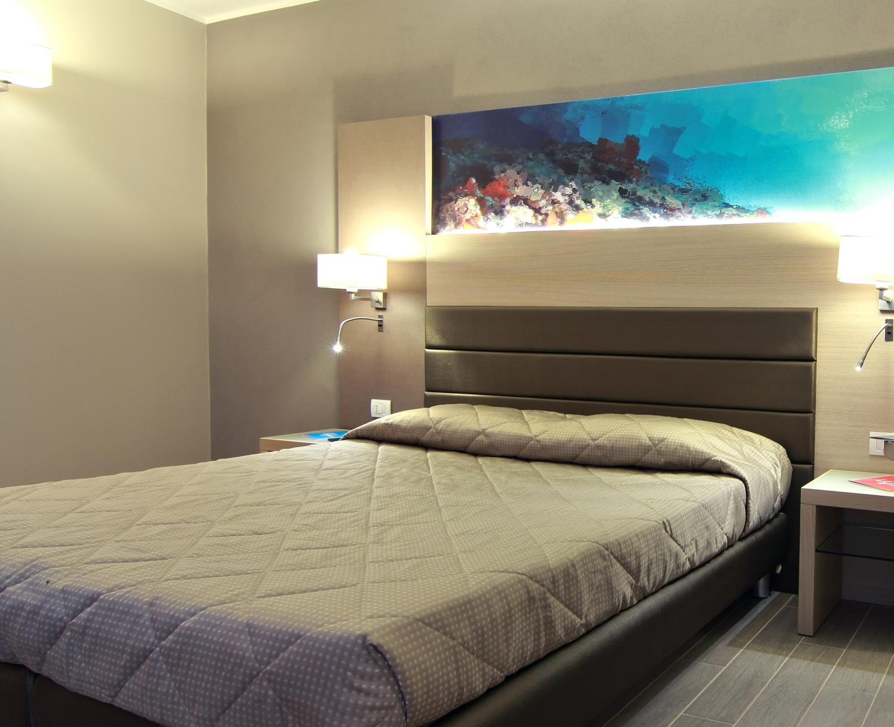 Double or Twin Room with Balcony - Photo 3
