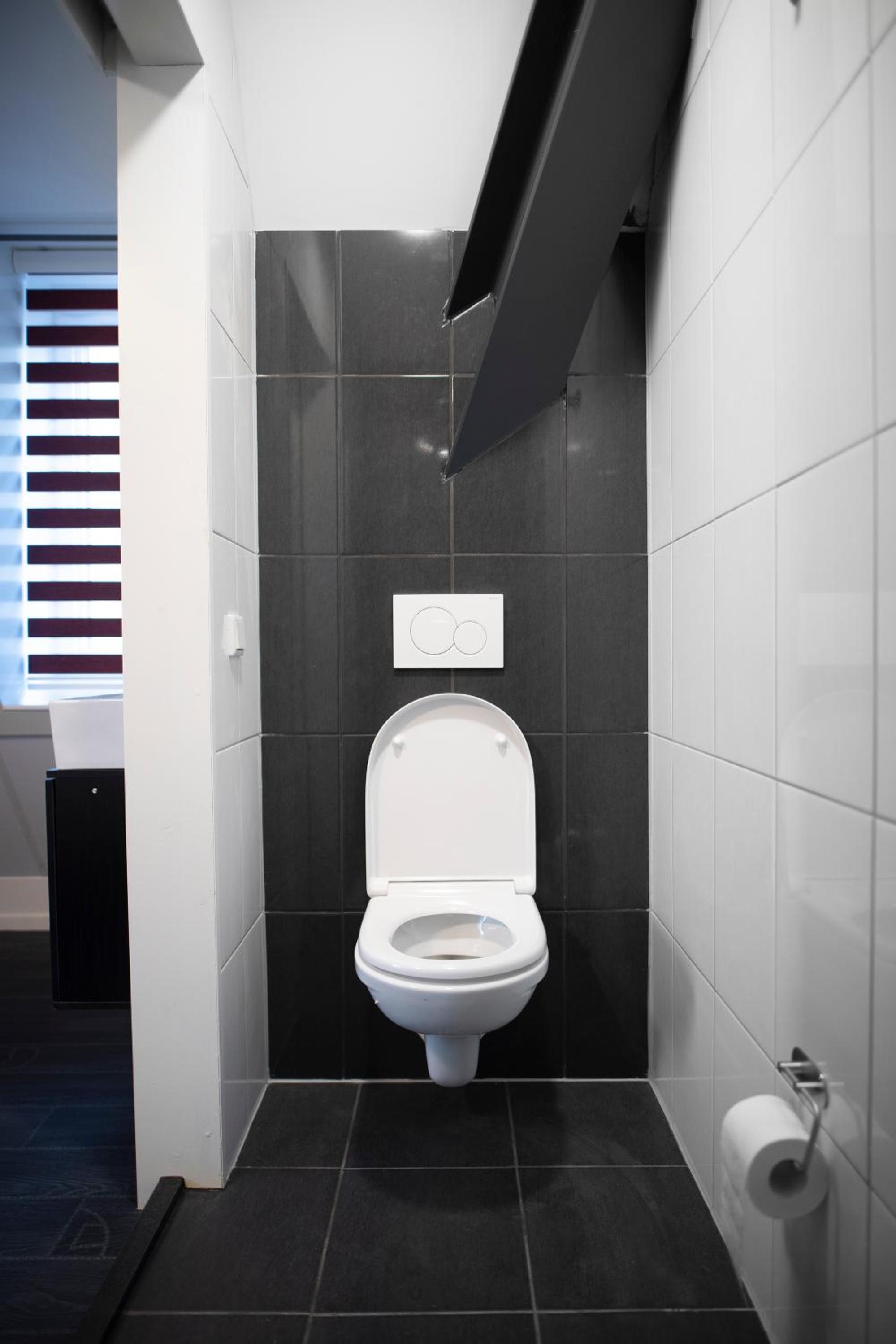 Double or Twin Room with Private Bathroom - Photo 2