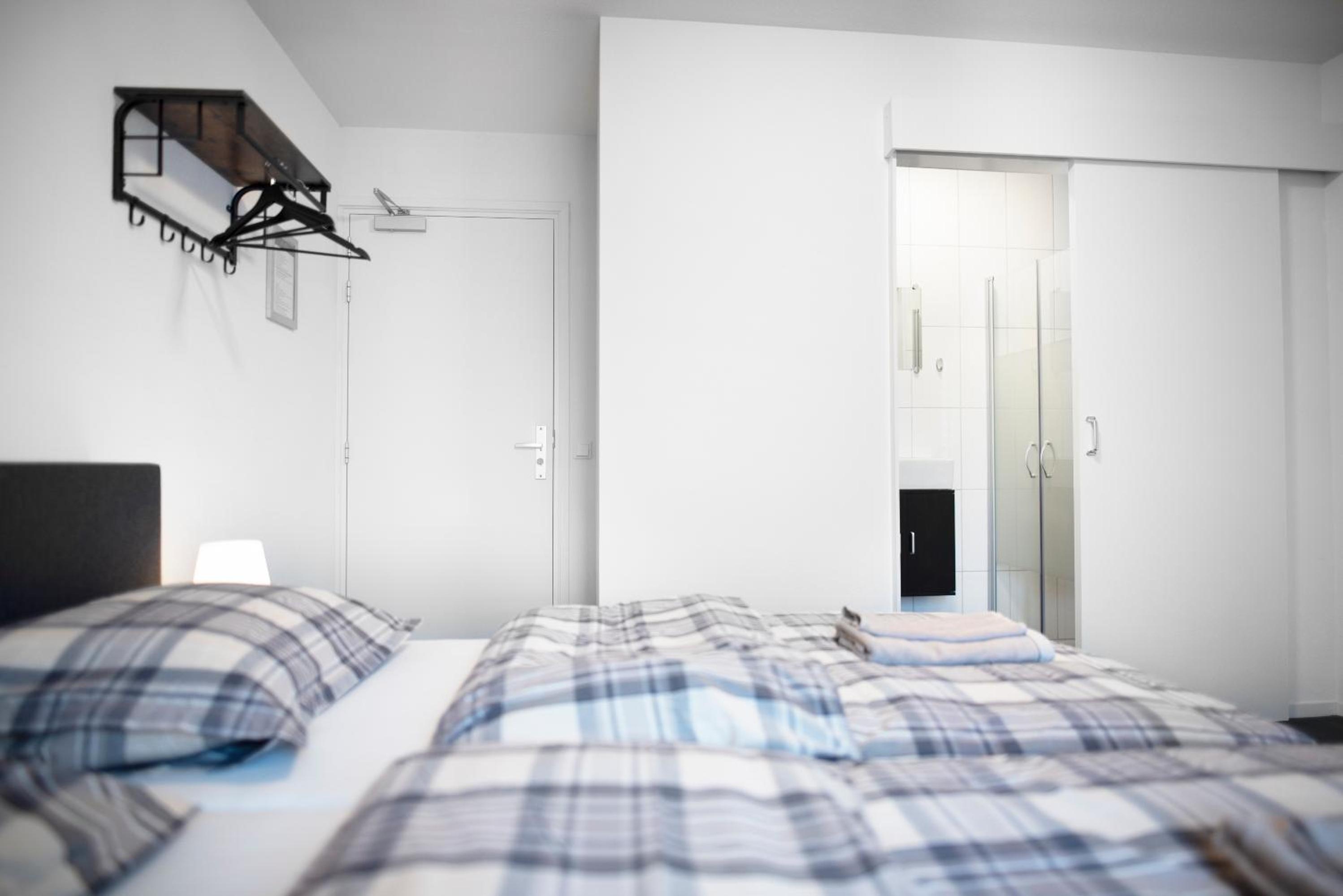 Double or Twin Room with Private Bathroom - Photo 7