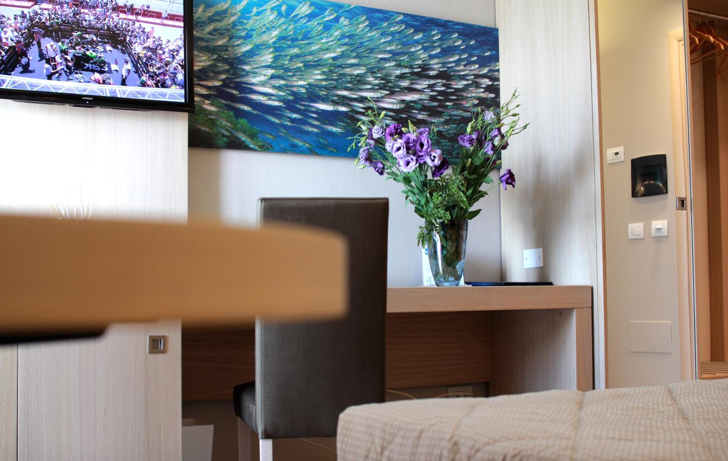 Double or Twin Room with Balcony - Photo 2