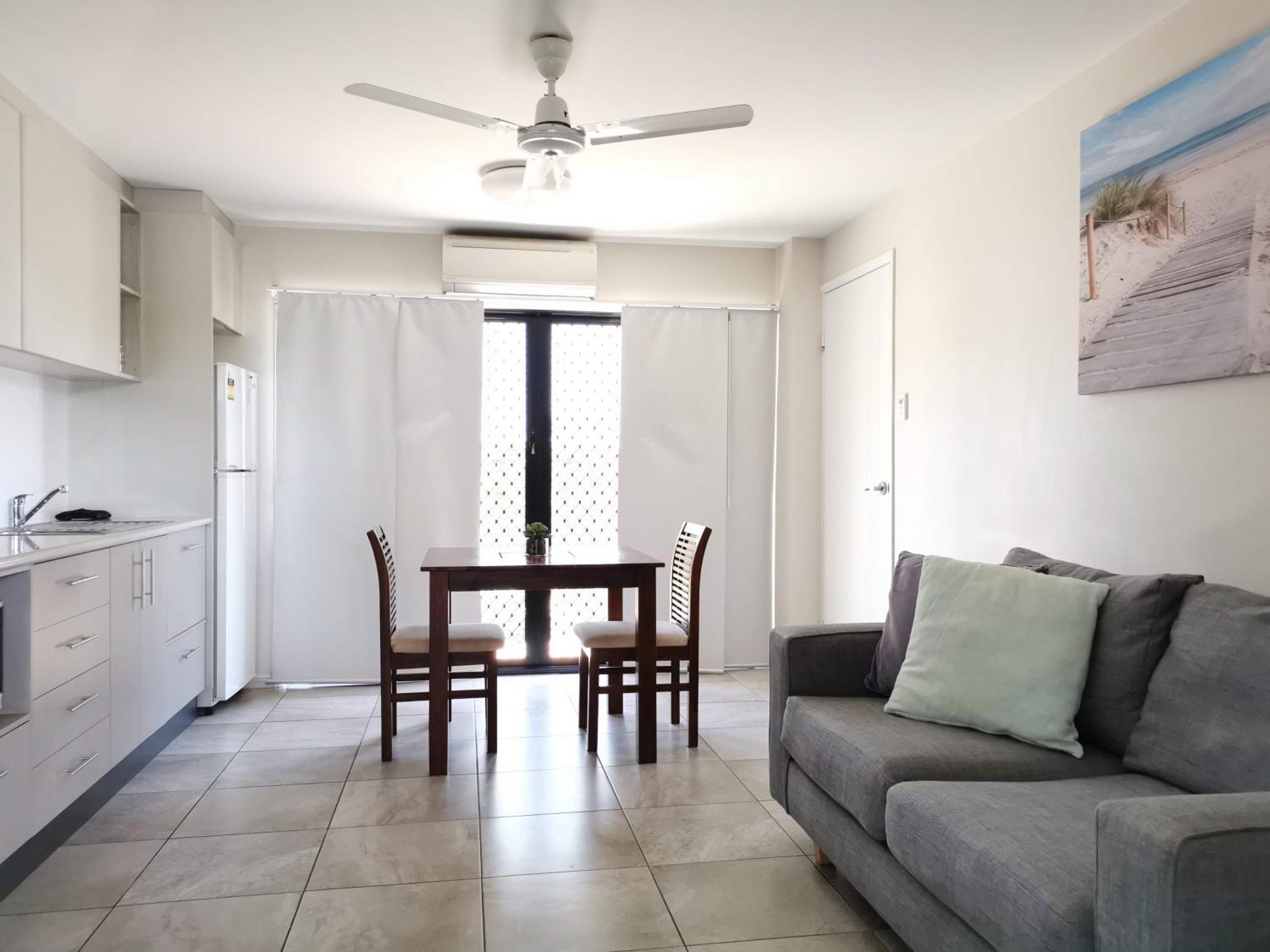 One-Bedroom Apartment photo 2