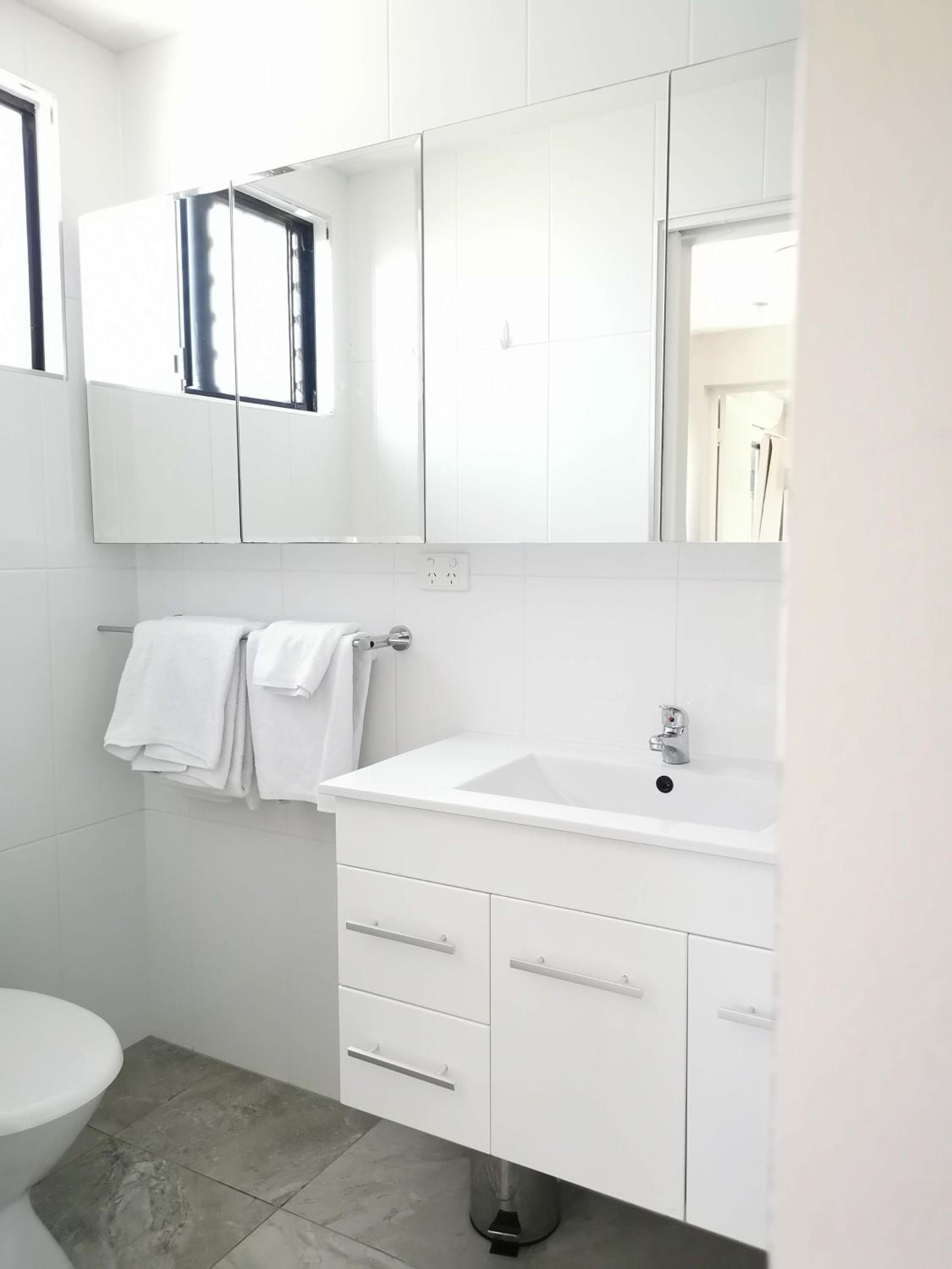One-Bedroom Apartment photo 3