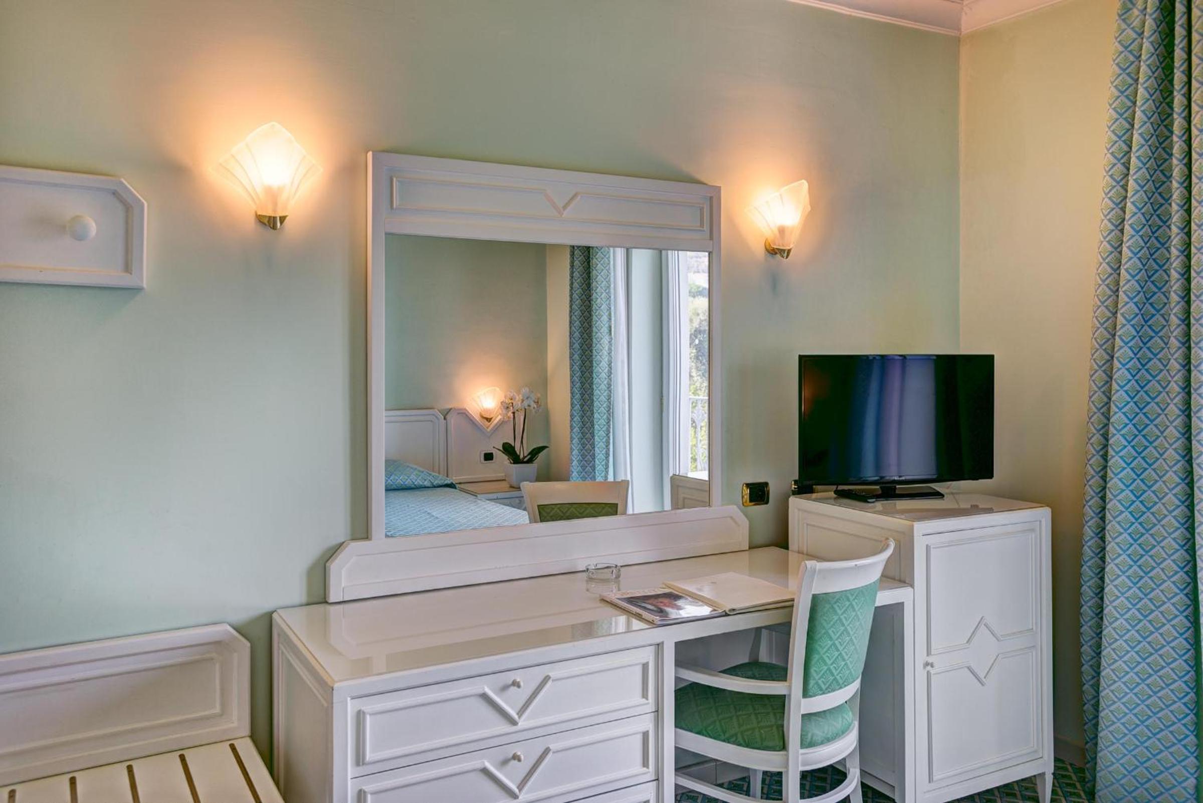 Classic Double or Twin Room with Garden View