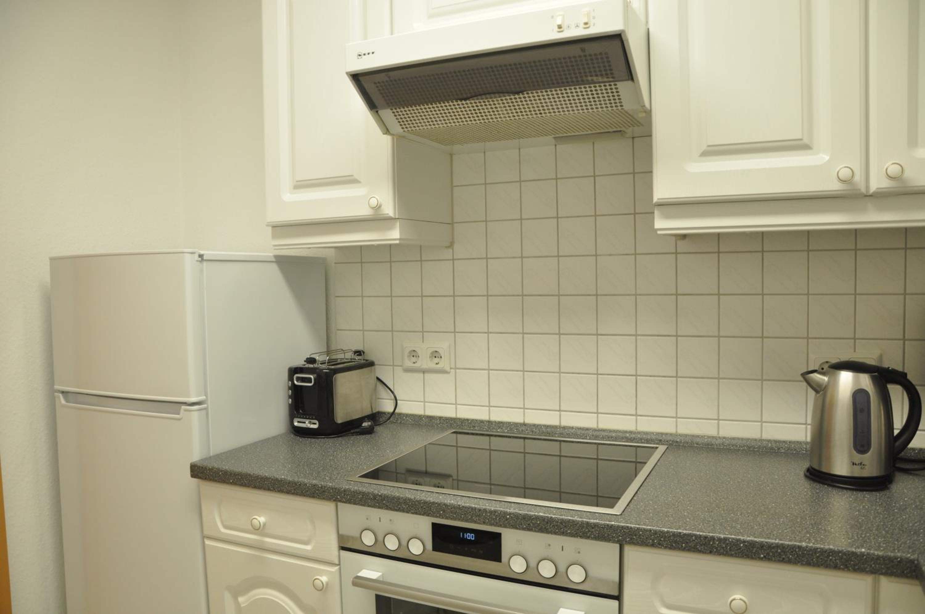 One-Bedroom Apartment - Charlie photo 2