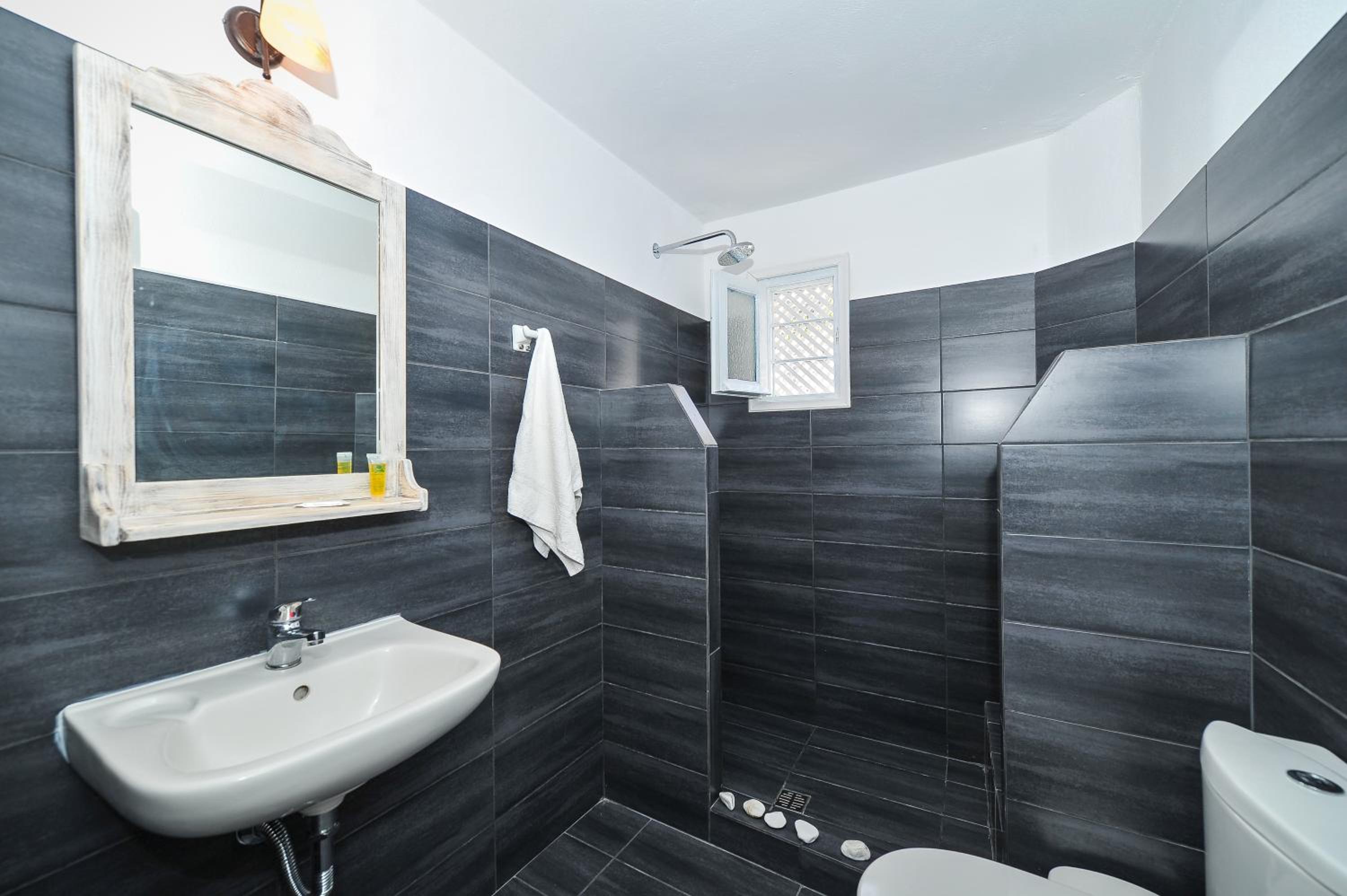 Standard Room with Sea View - Photo 6