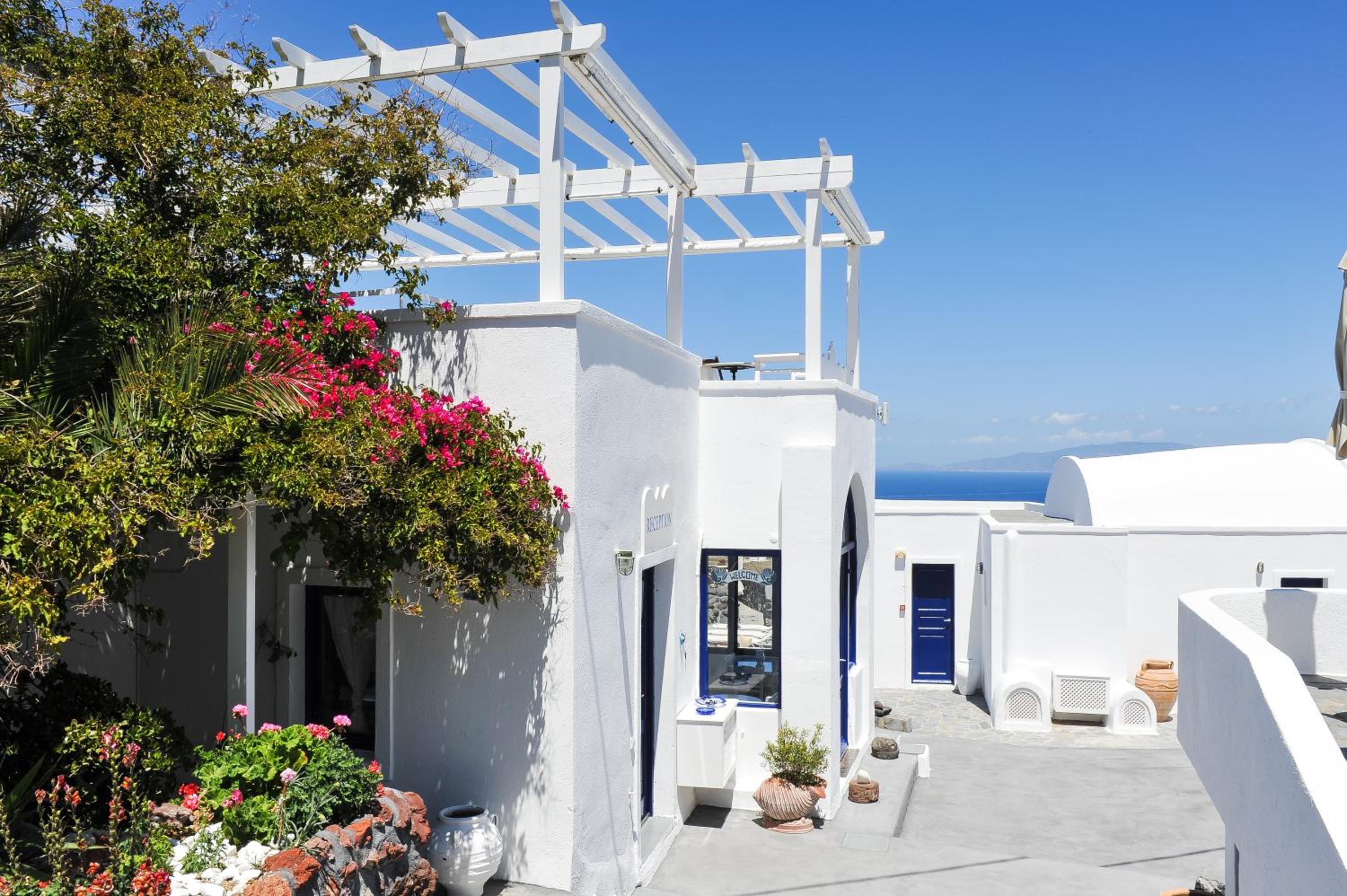 Cosy Room with Partial Sea View - Photo 4