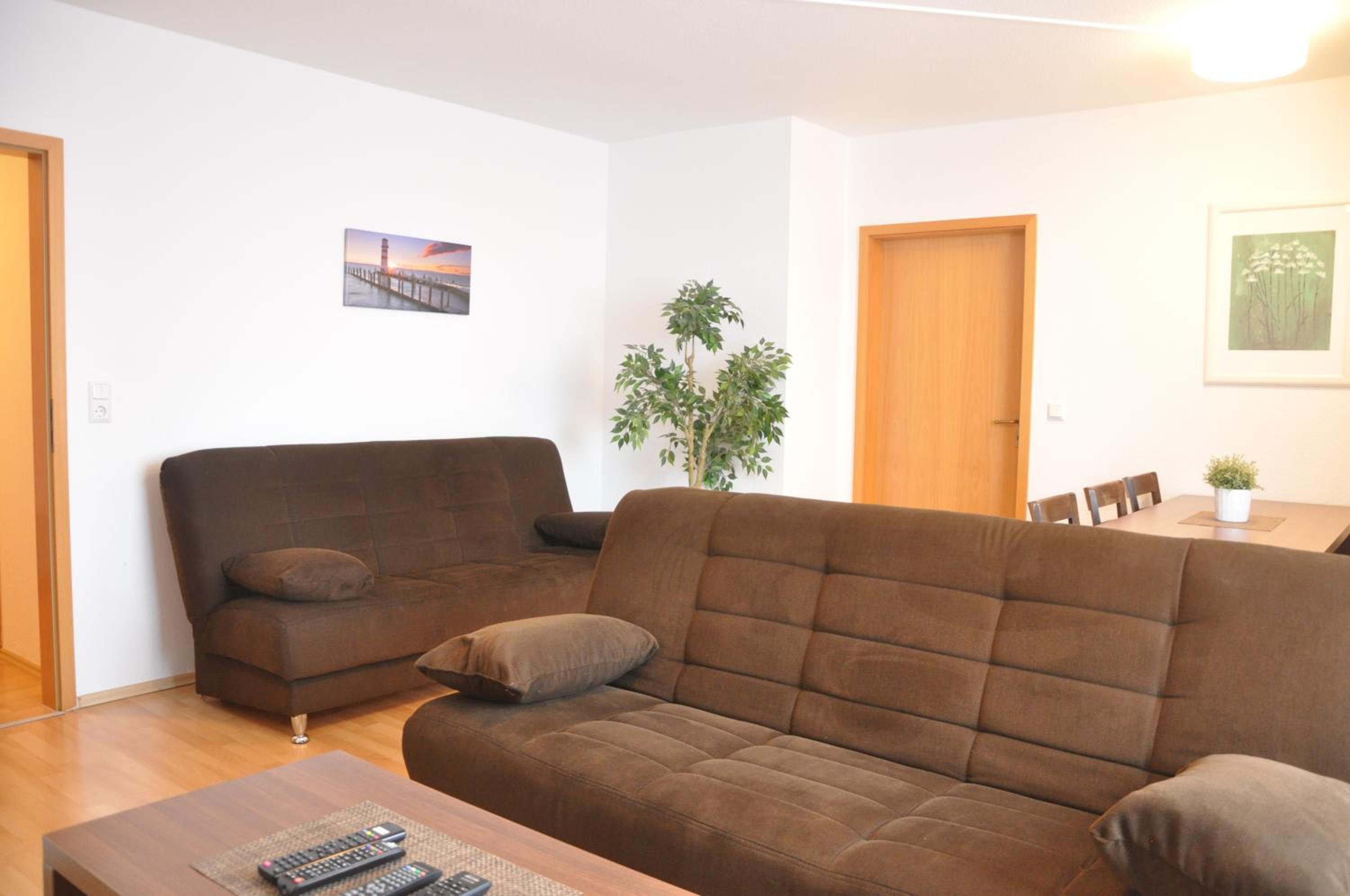 Two-Bedroom Apartment - Midge photo 2