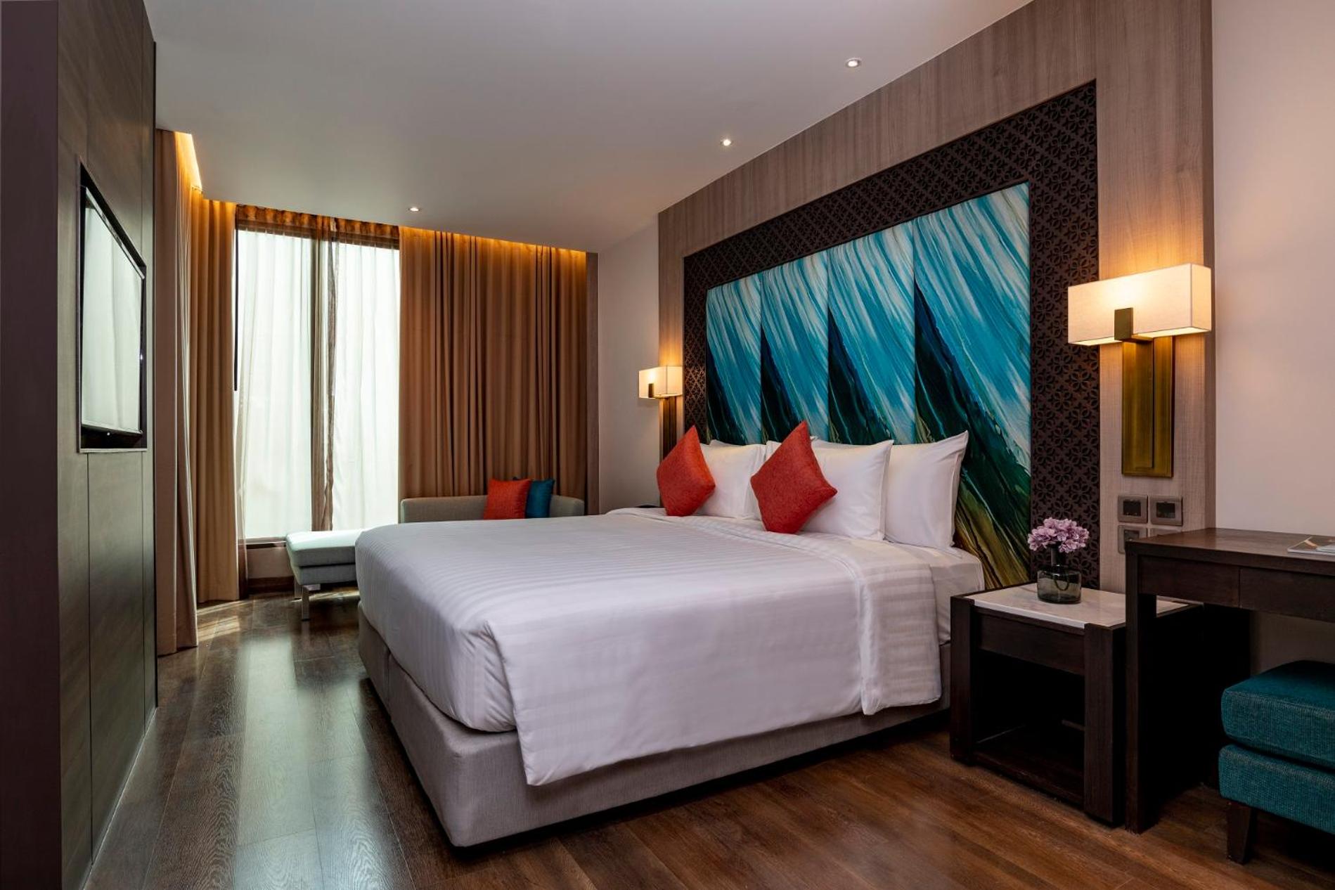 One-Bedroom Suite - Photo 7