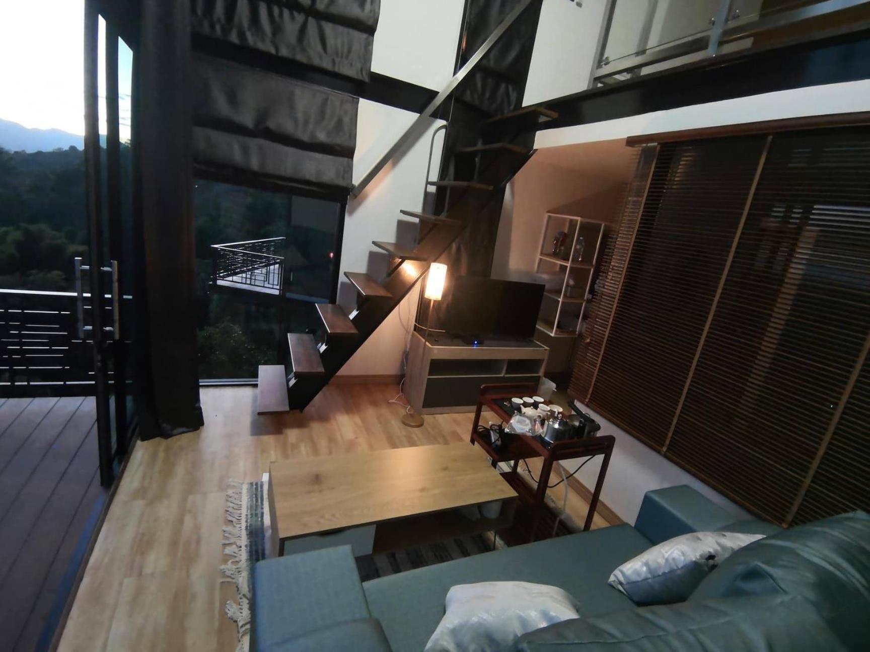 Deluxe King Room - Photo 8