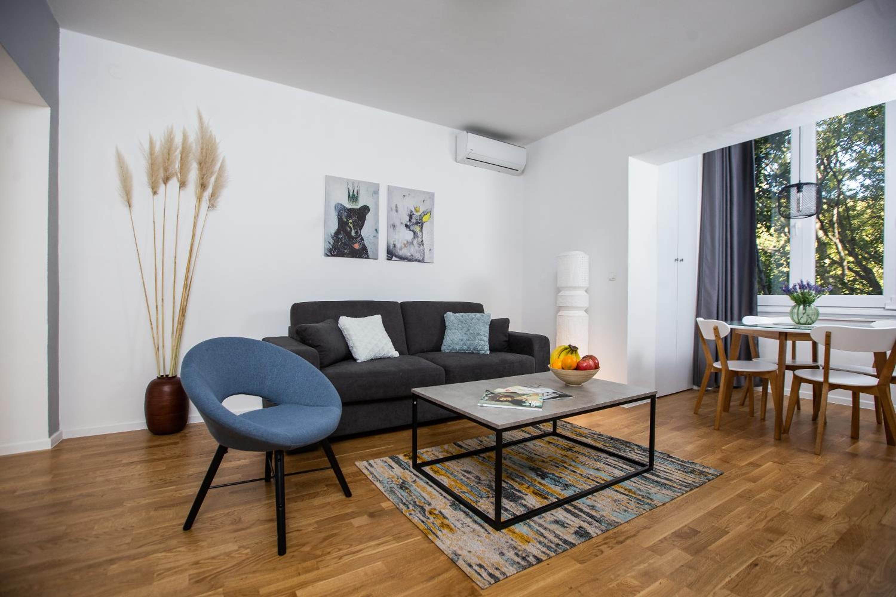 One-Bedroom Apartment photo 1