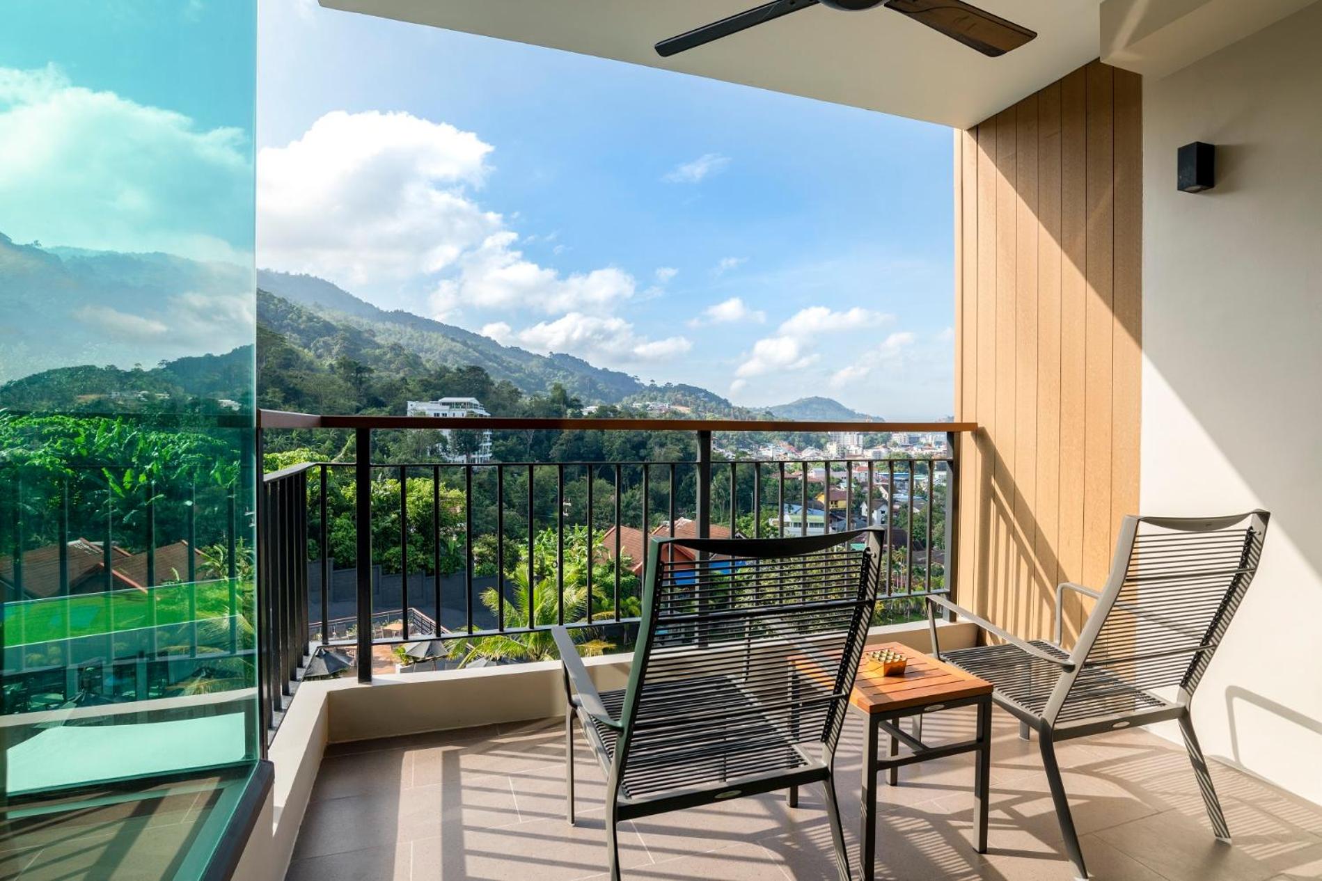 Suite with Mountain View - Photo 11