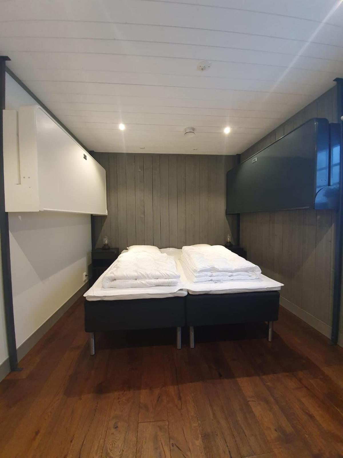 Three-Bedroom House photo 3