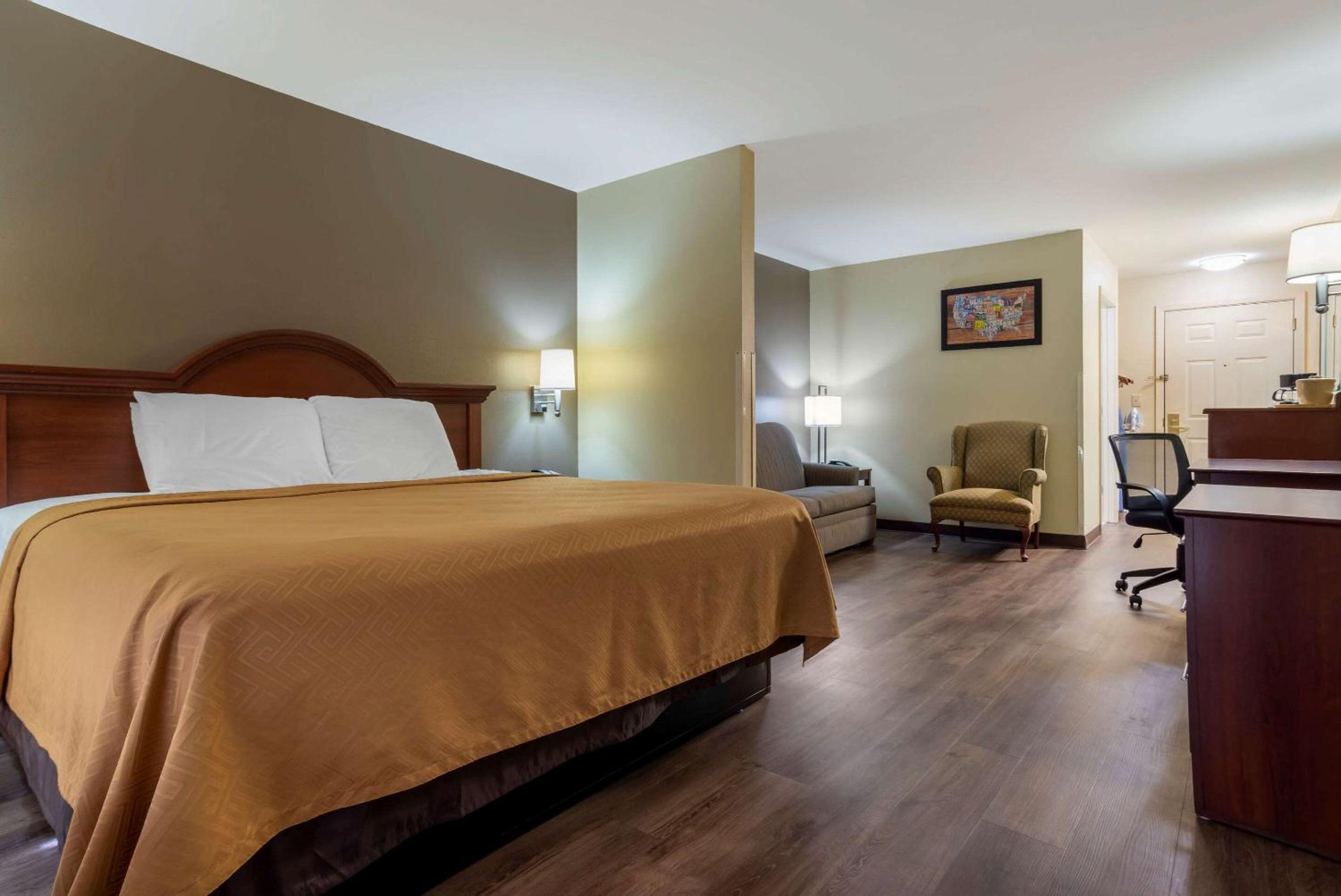 King Room - Non-Smoking - Photo 1