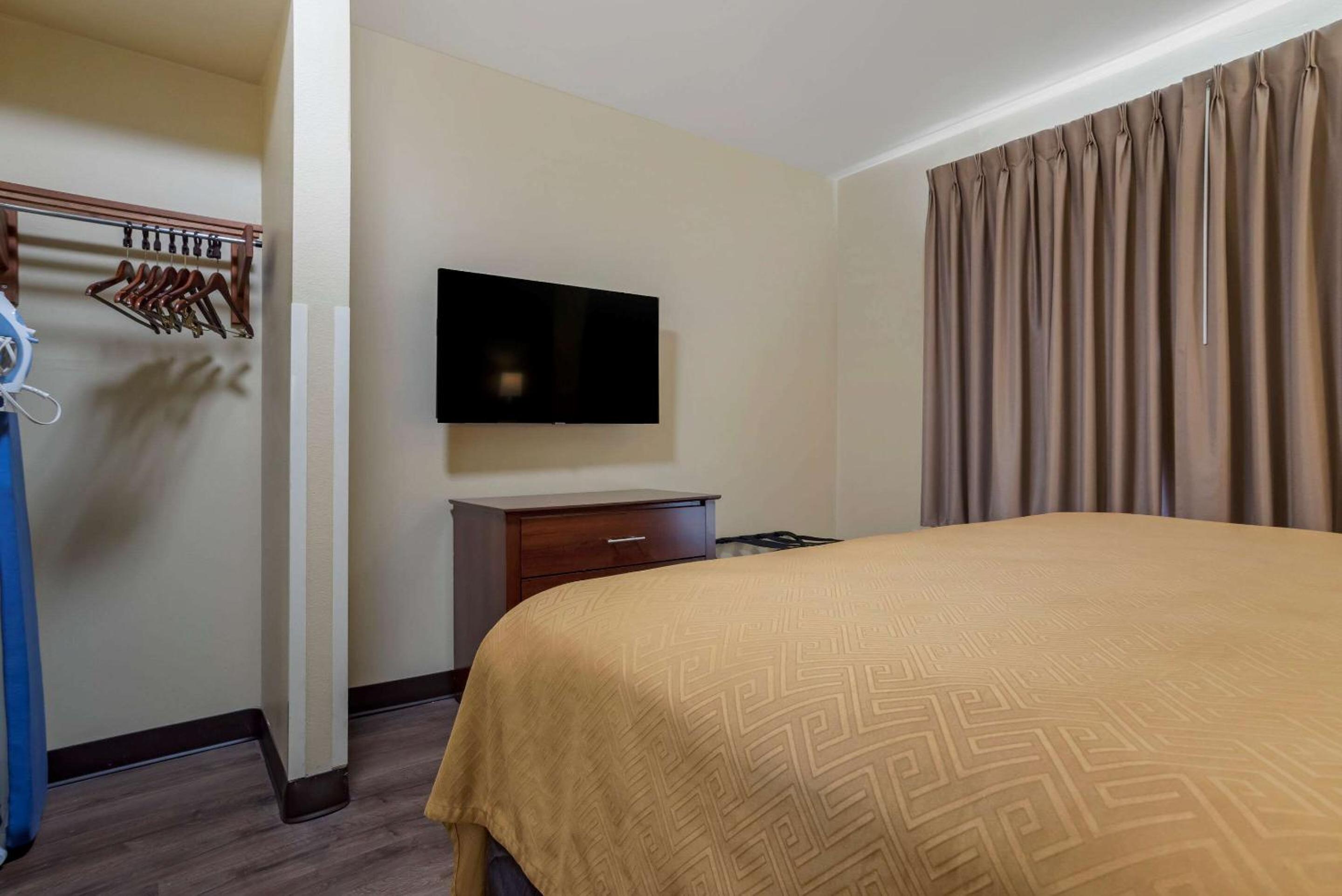 Standard Room - Non-Smoking - Photo 1