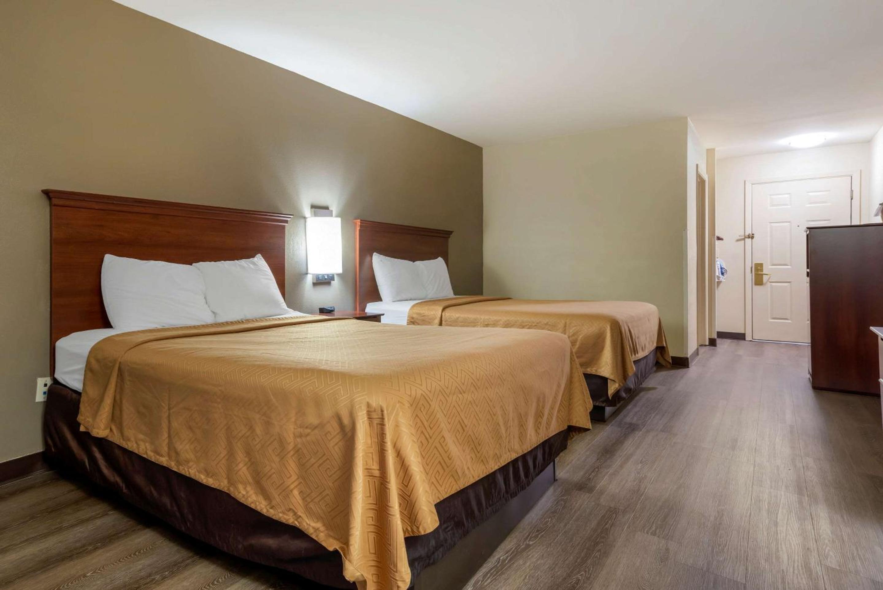 Standard Room - Non-Smoking - Photo 3